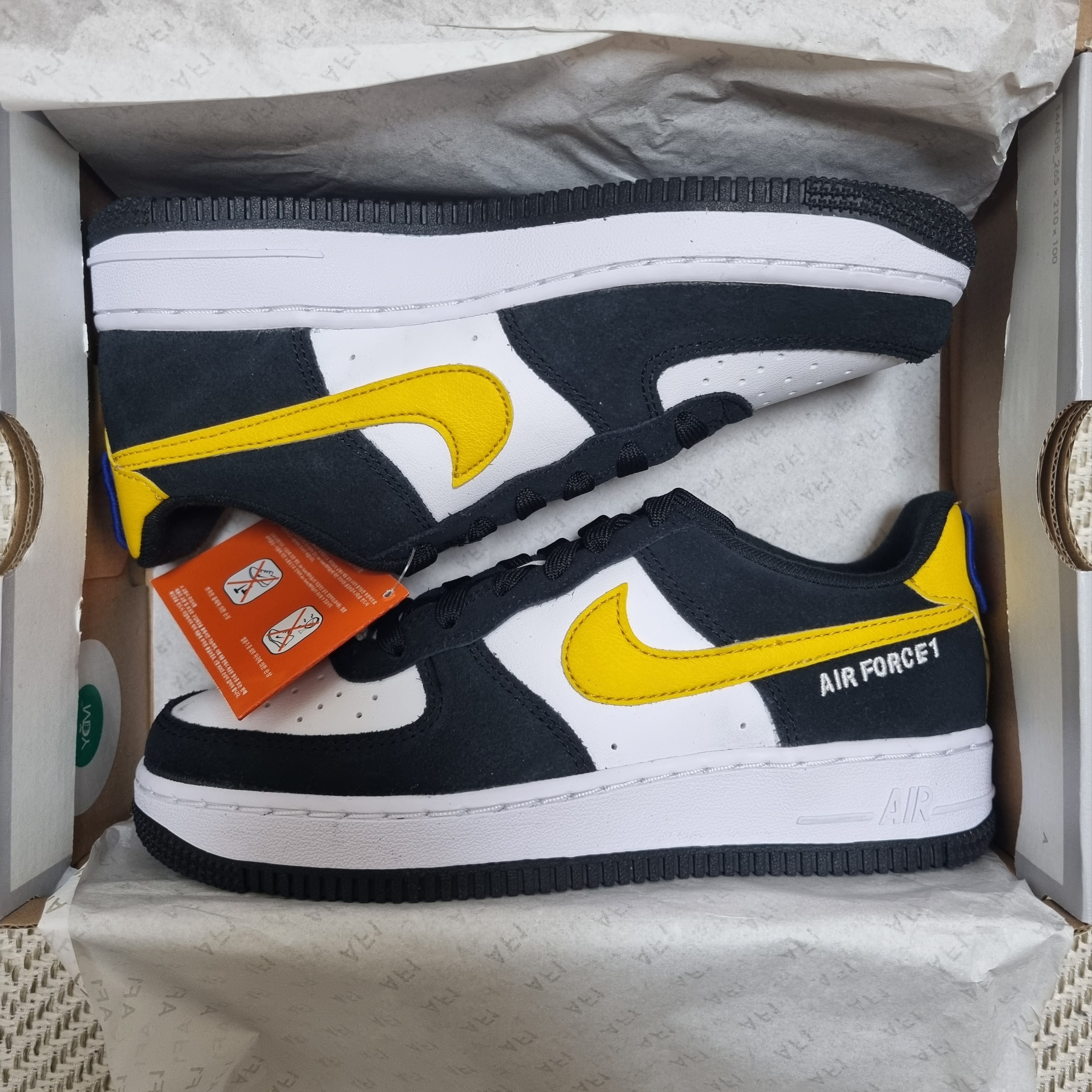 (GS) Nike Air Force 1 LV8 Athletic Club Black Dark Sulfur 착용 스타일 - 4