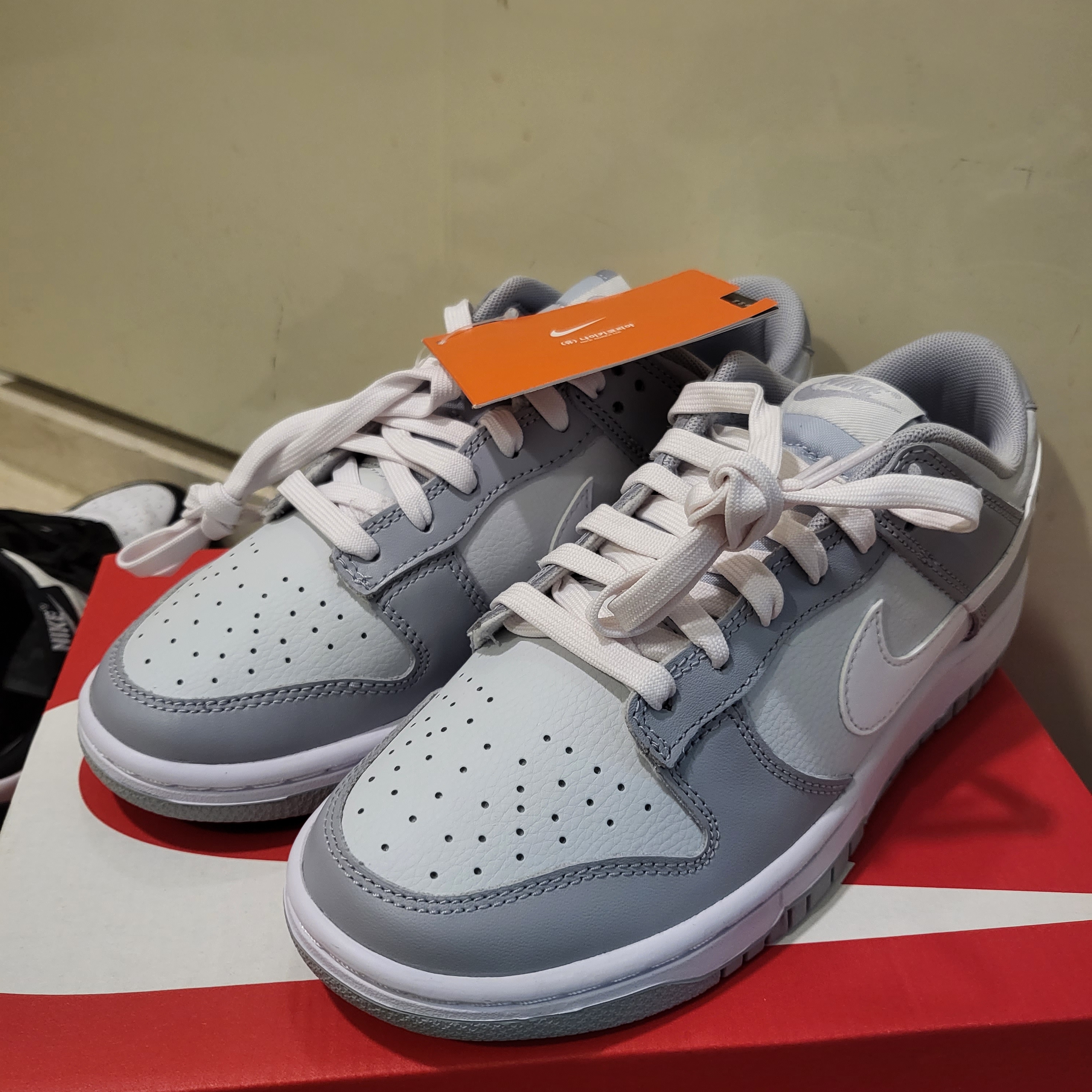 Nike Dunk Low Retro Black, Nike Dunk Low Retro Wolf Grey 착용 스타일 - 5
