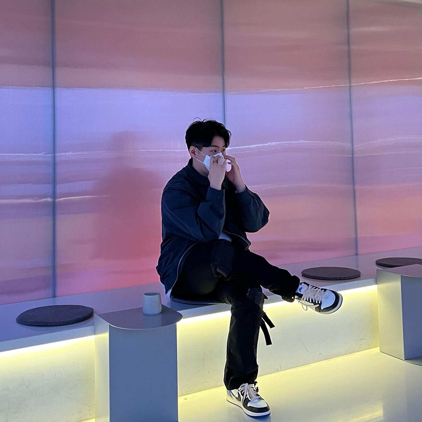 Jordan 1 x Travis Scott x Fragment Retro Low OG SP Military Blue, Nike x Drake Nocta Puffer Jacket Black - US/EU 착용 스타일 - 3