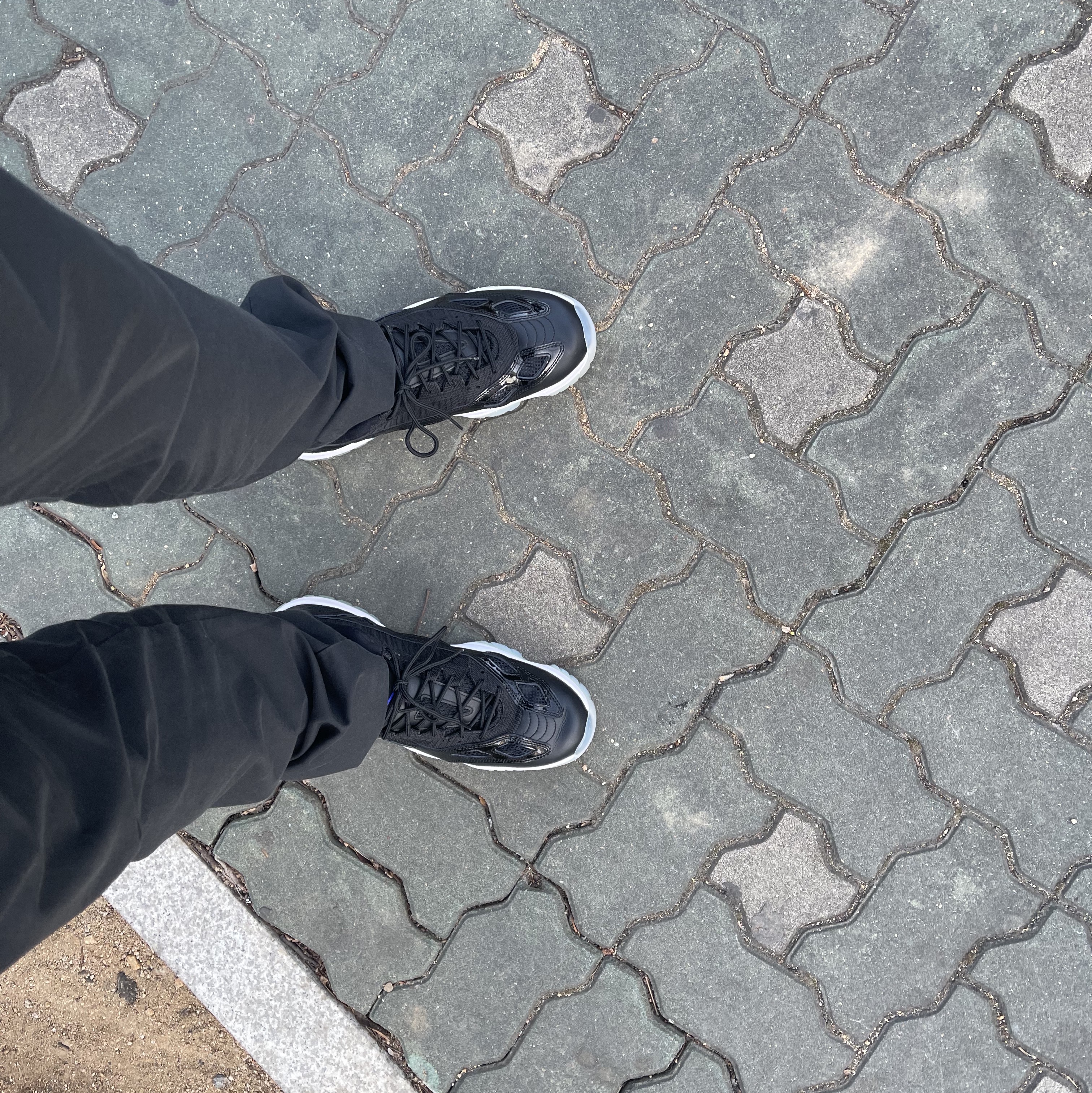 Jordan 11 Retro Low IE Space Jam 착용 스타일 - 1
