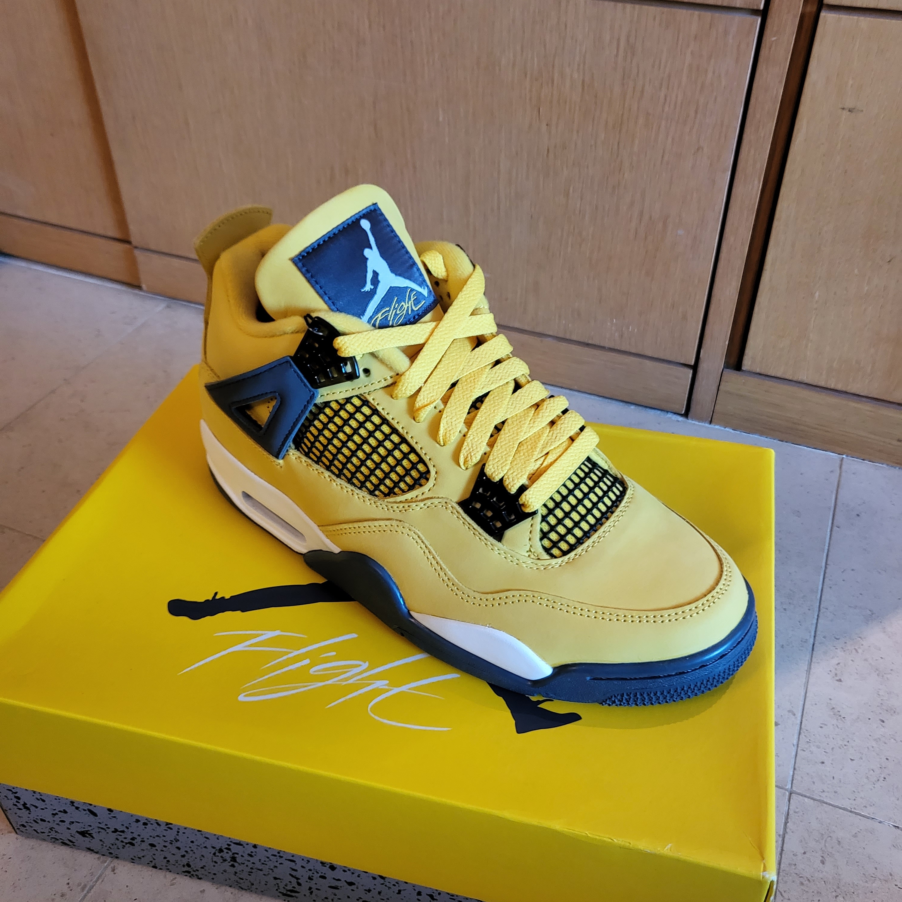 Jordan 4 Retro Tour Yellow 착용 스타일