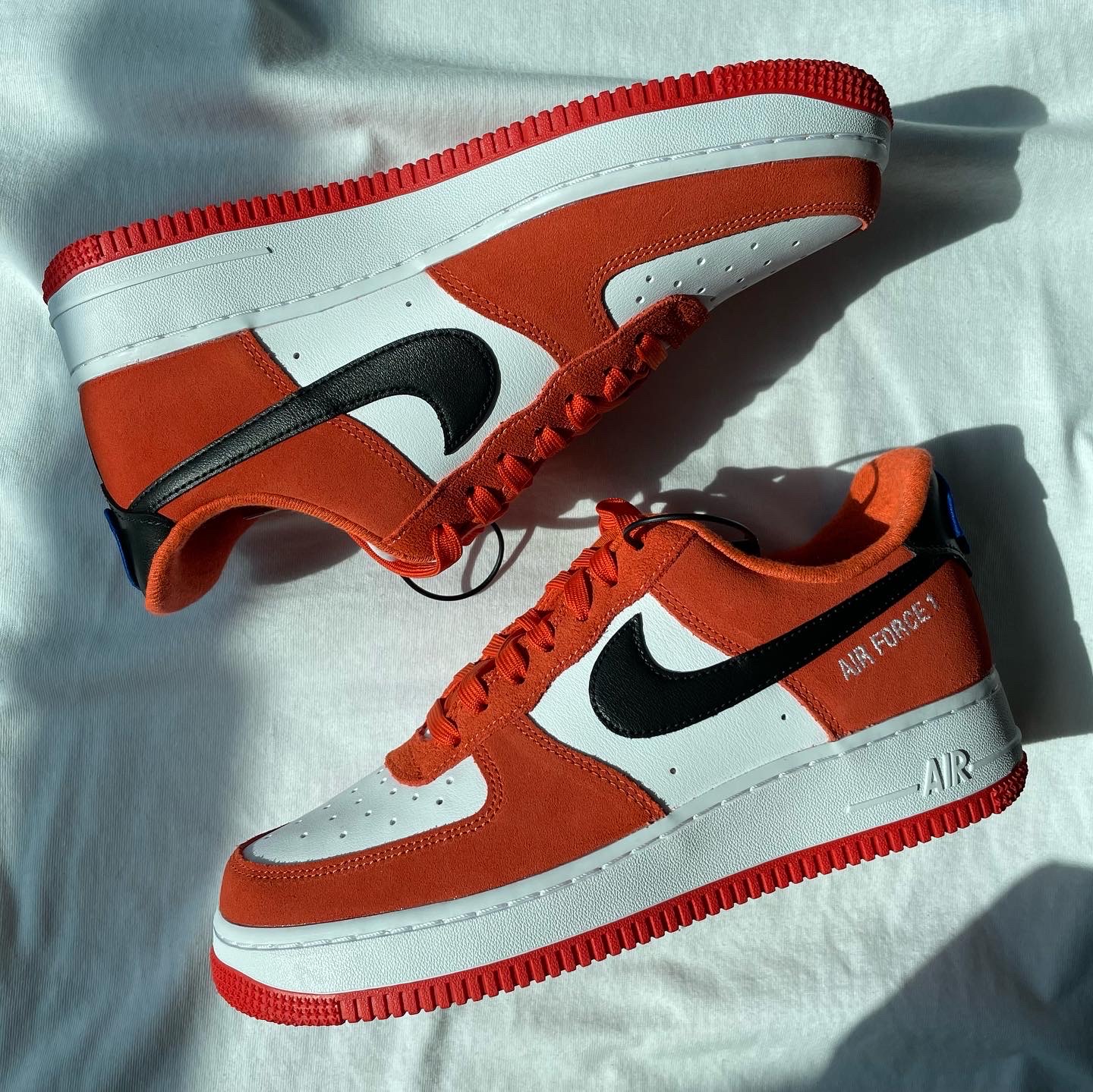 Nike Air Force 1 '07 LV8 Athletic Club Rush Orange Washed Teal 착용 스타일 - 2