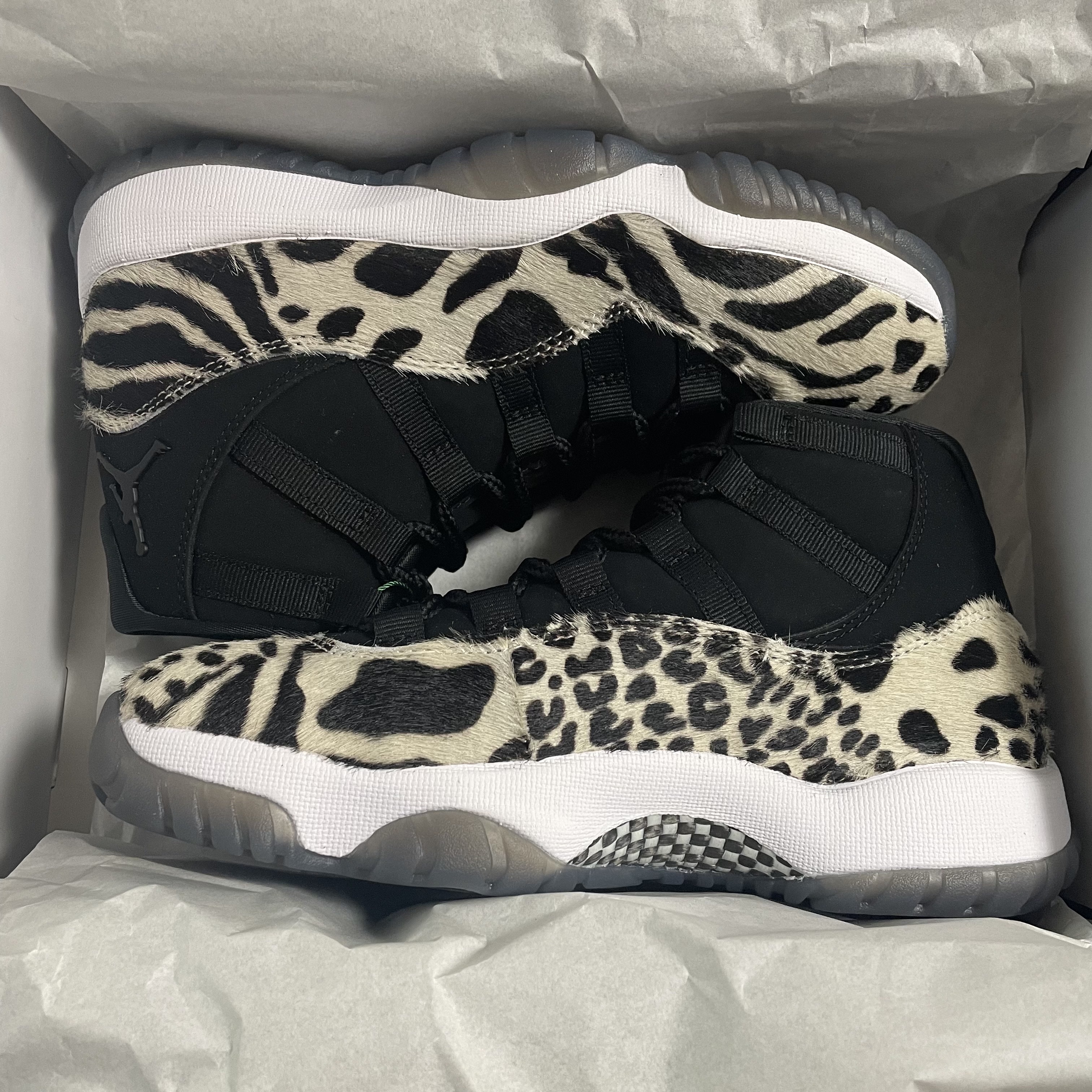 (W) Jordan 11 Retro Animal Instinct Black White 착용 스타일