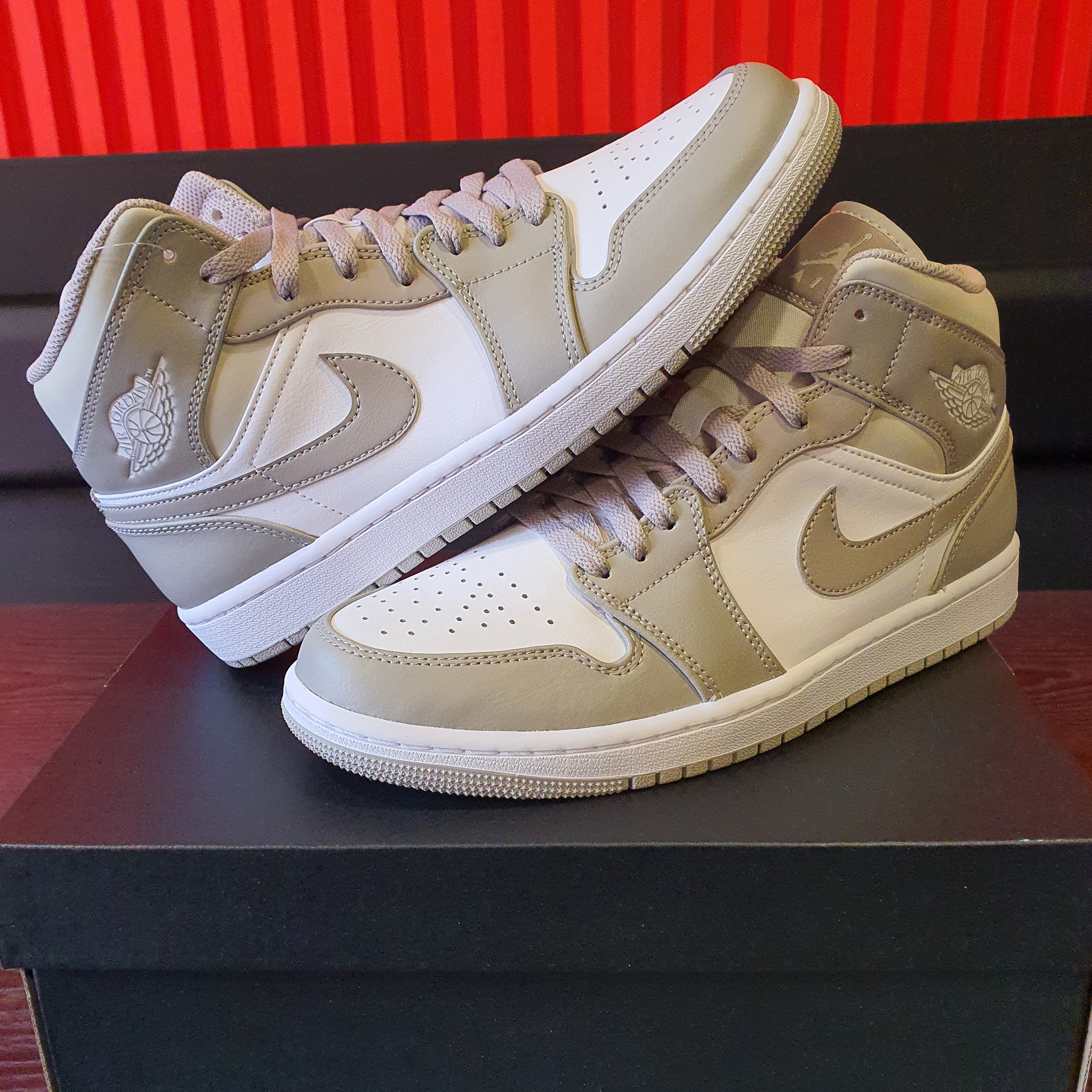 Jordan 1 Mid College Grey 착용 스타일 - 2
