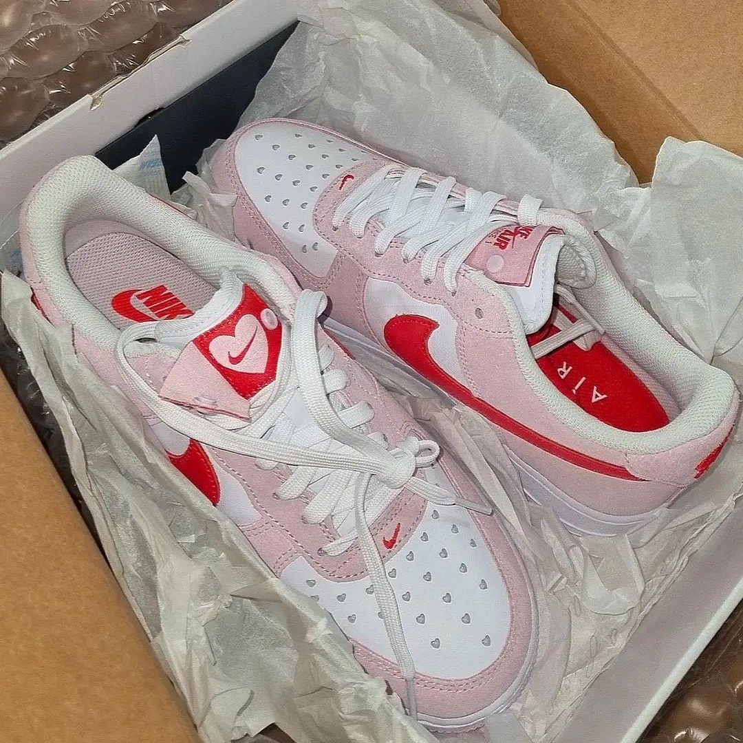 Nike Air Force 1 '07 QS Valentine's Day 착용 스타일