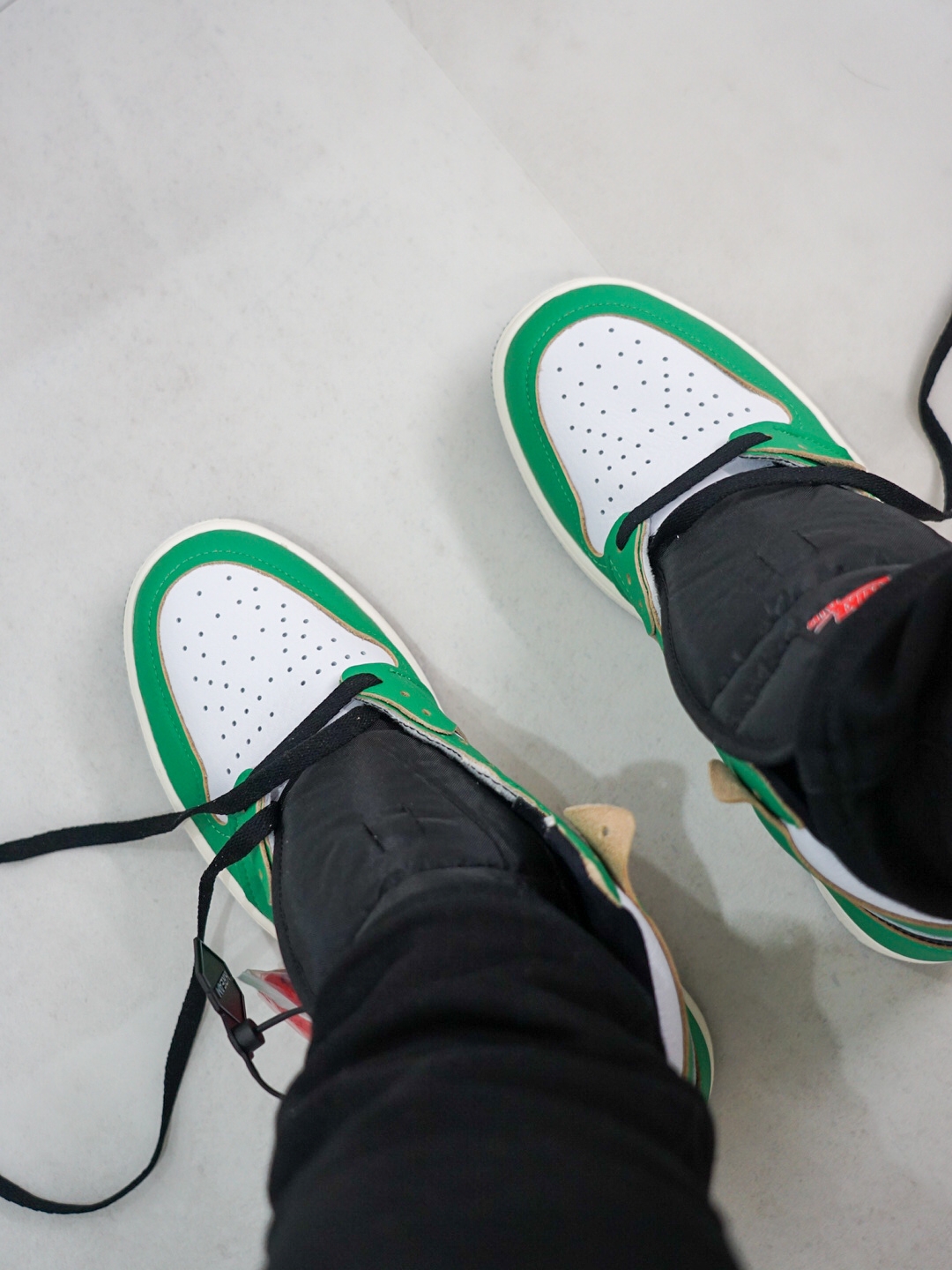 (W) Jordan 1 Retro High OG Lucky Green 착용 스타일 - 2