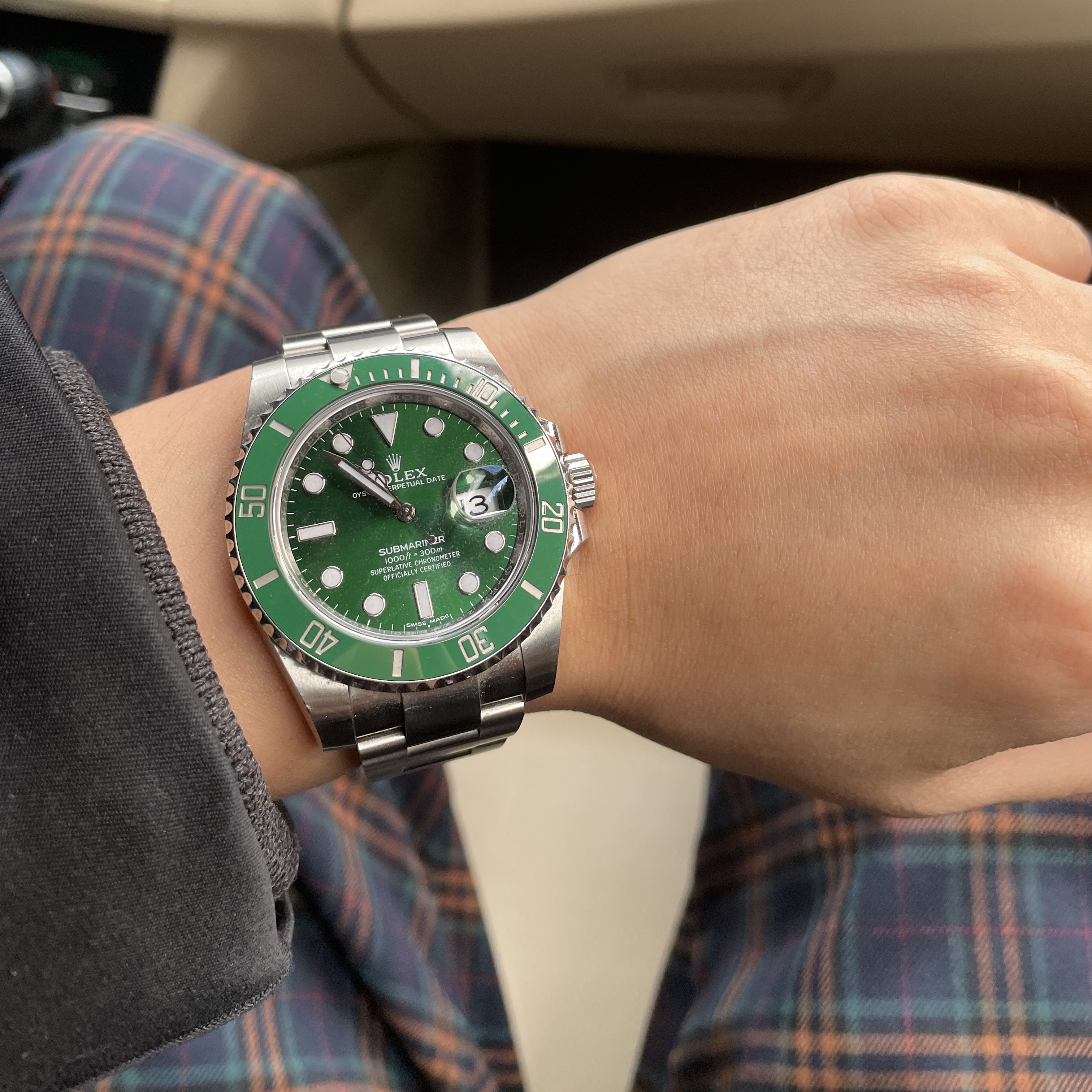 Rolex Submariner Date 40mm 116610LV Green Oyster 착용 스타일