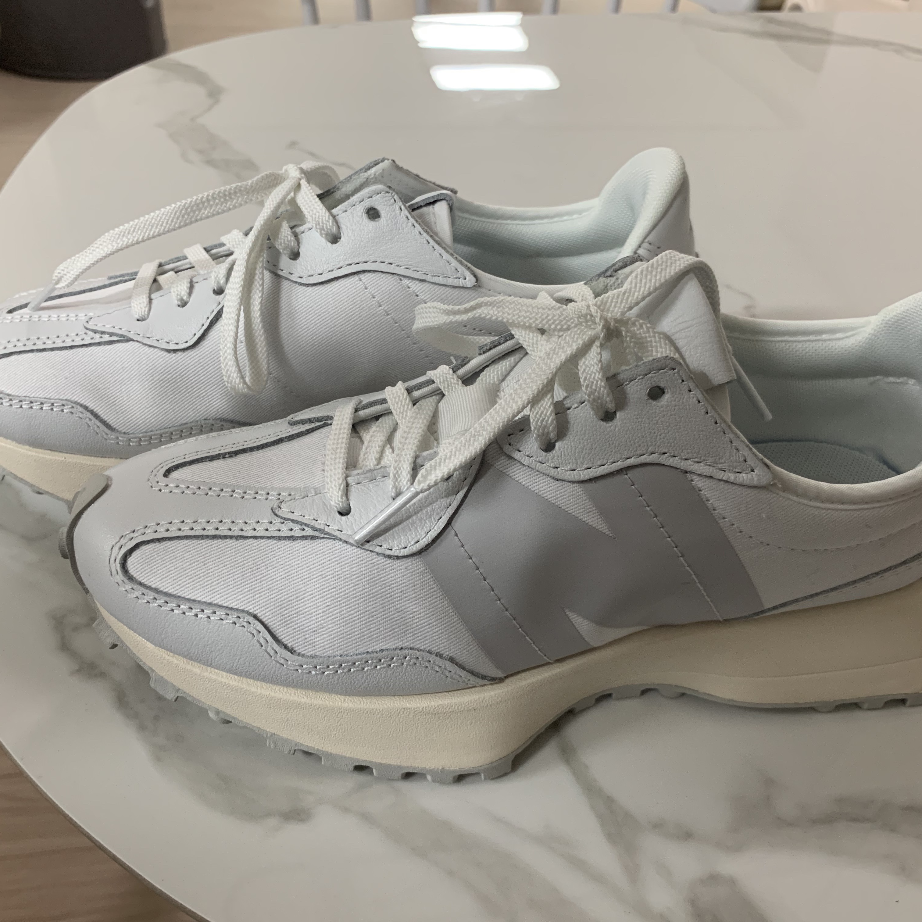(W) New Balance 327 White - JD Sports Exclusive 착용 스타일