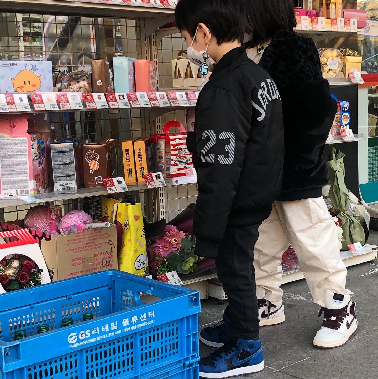 (PS) Jordan 1 x A Ma Maniere Retro High OG SP Burgundy and Sail, (PS) Jordan 1 Retro High OG Dark Marina Blue 착용 스타일 - 2