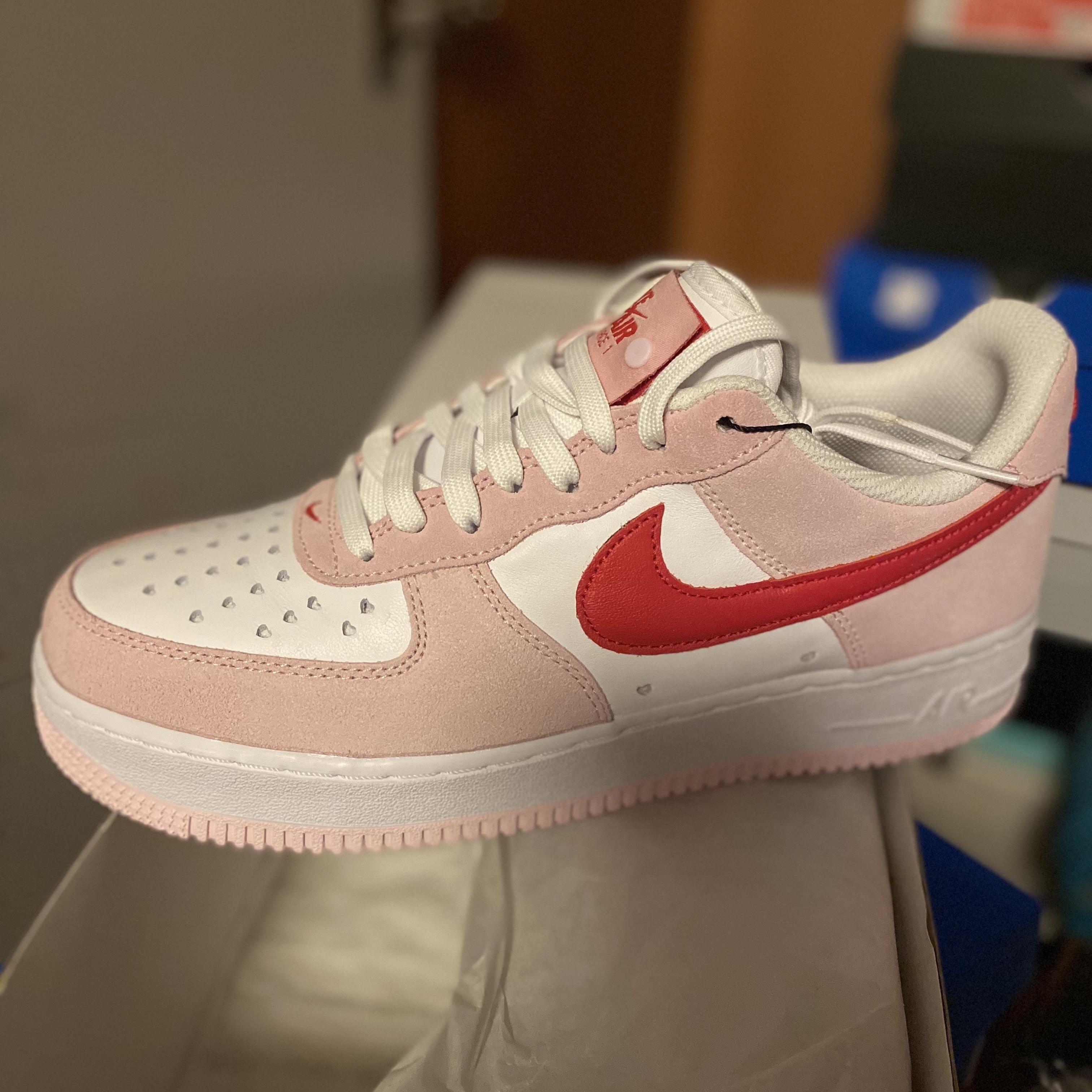 Nike Air Force 1 '07 QS Valentine's Day 착용 스타일