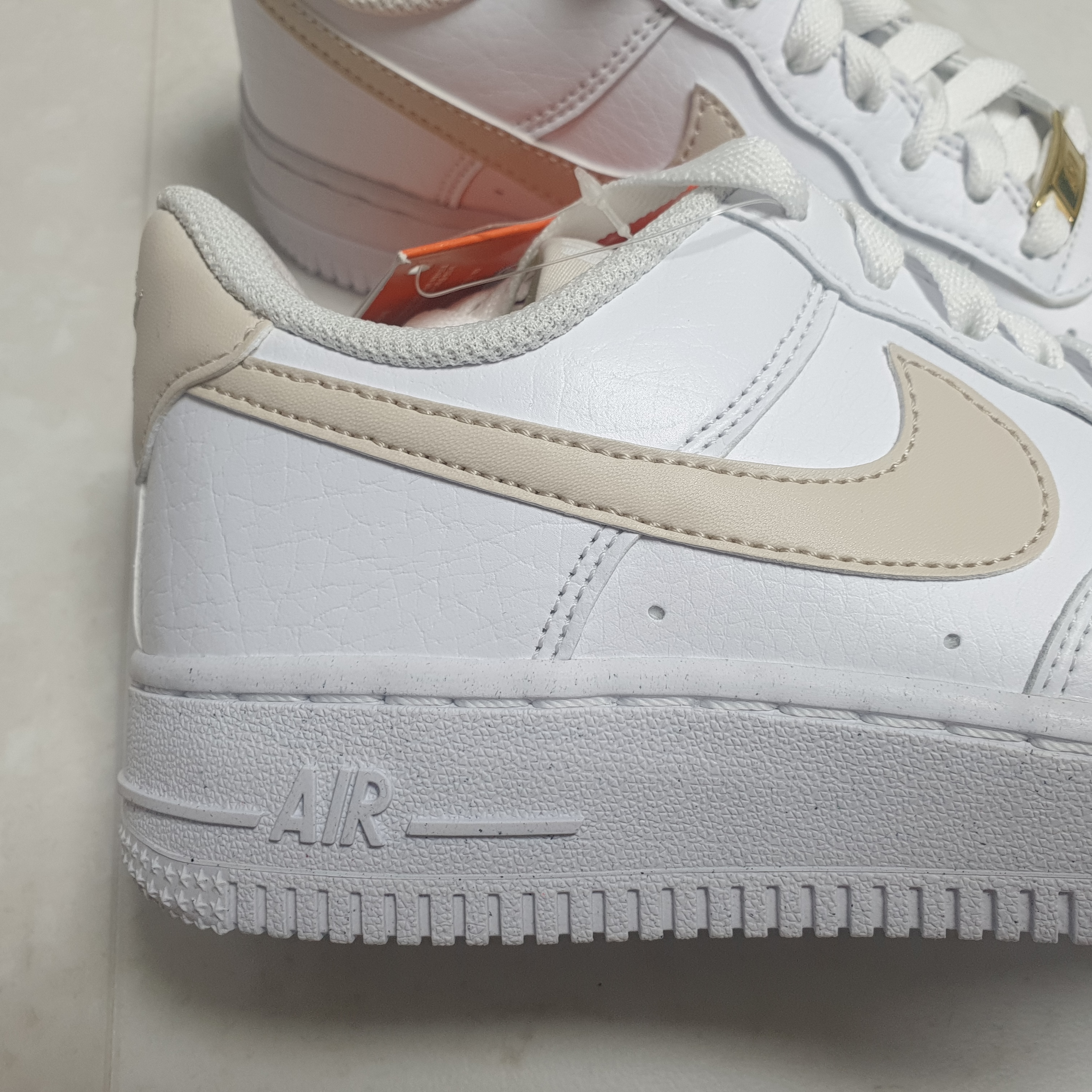(W) Nike Air Force 1 '07 Next Nature Light Orewood Brown 착용 스타일 - 2