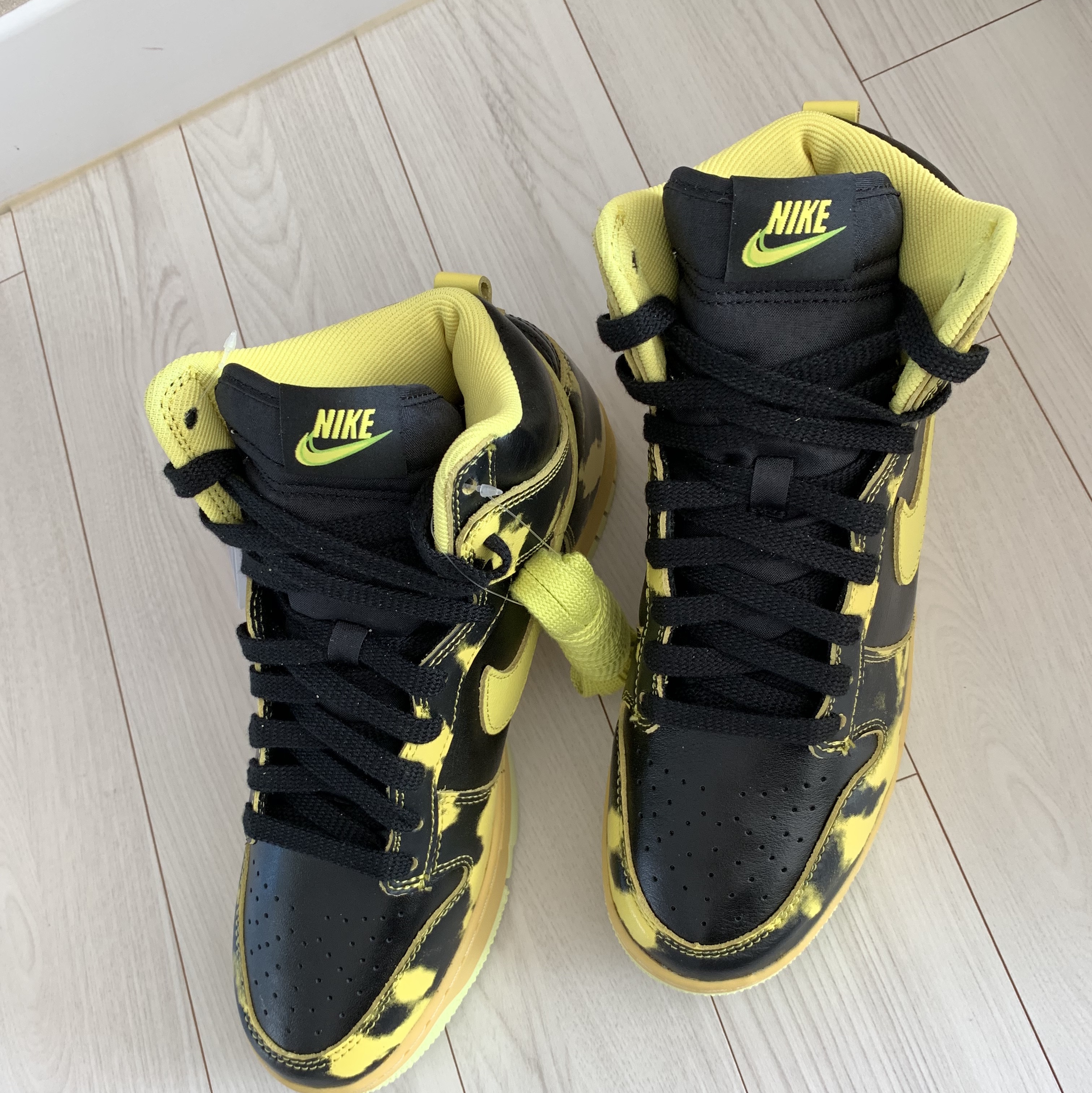 Nike Dunk High 1985 SP Yellow Acid Wash 착용 스타일 - 5