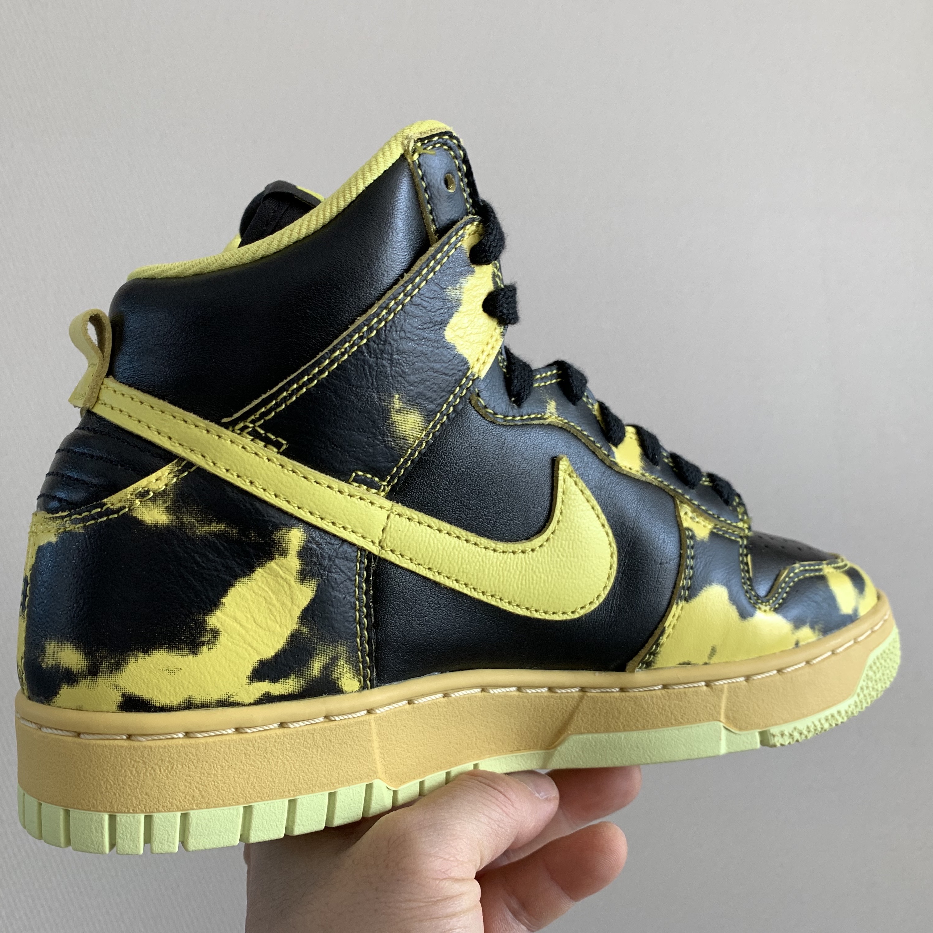 Nike Dunk High 1985 SP Yellow Acid Wash 착용 스타일 - 2