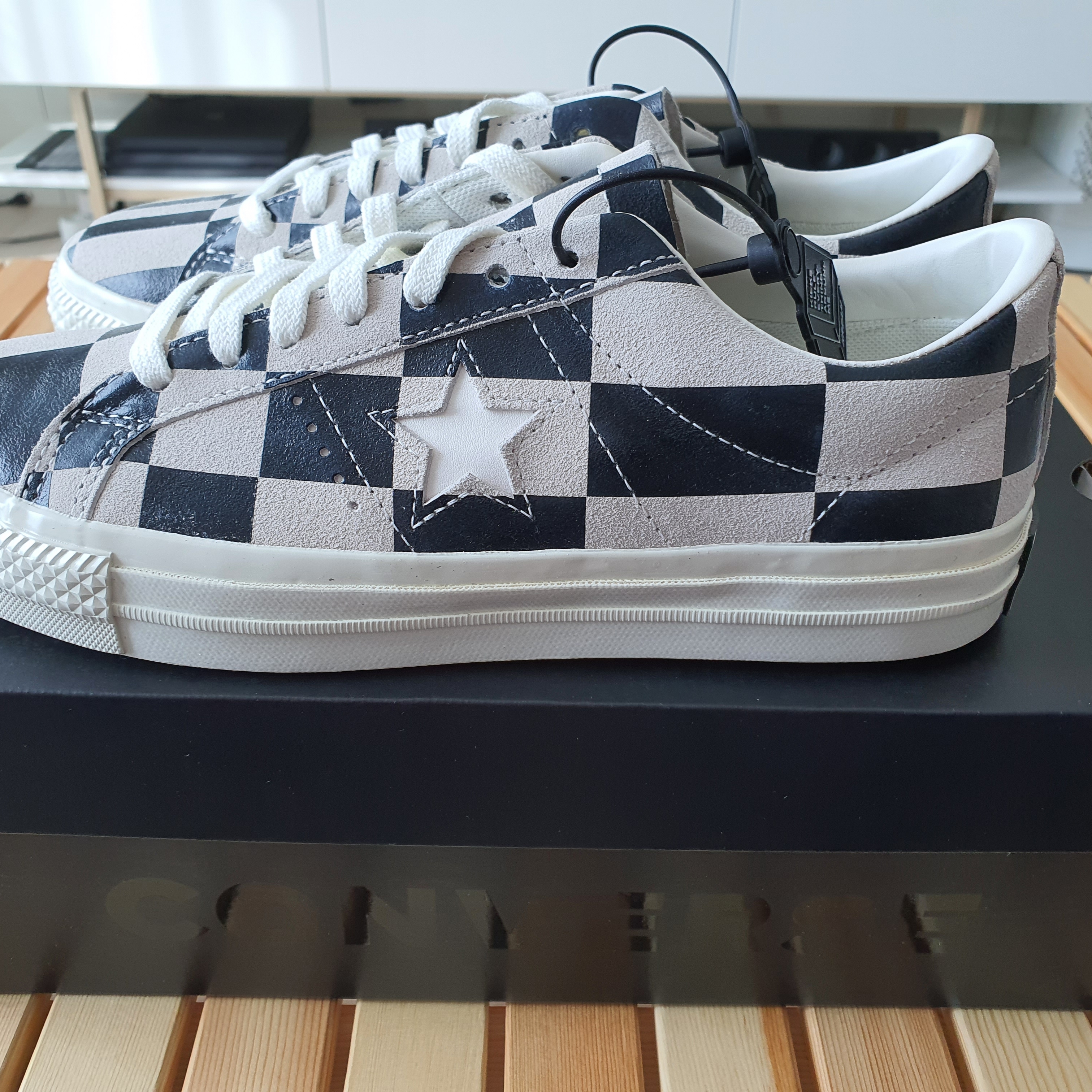 Converse One Star Ox Blocked White Black 착용 스타일 - 1