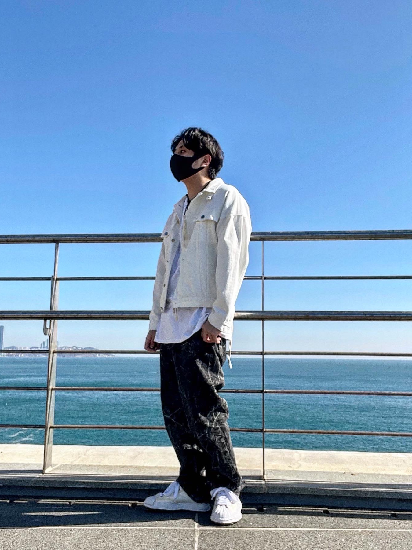 Maison Mihara Yasuhiro Blakey OG Sole Canvas Low-top Sneakers White 착용 스타일 - 1