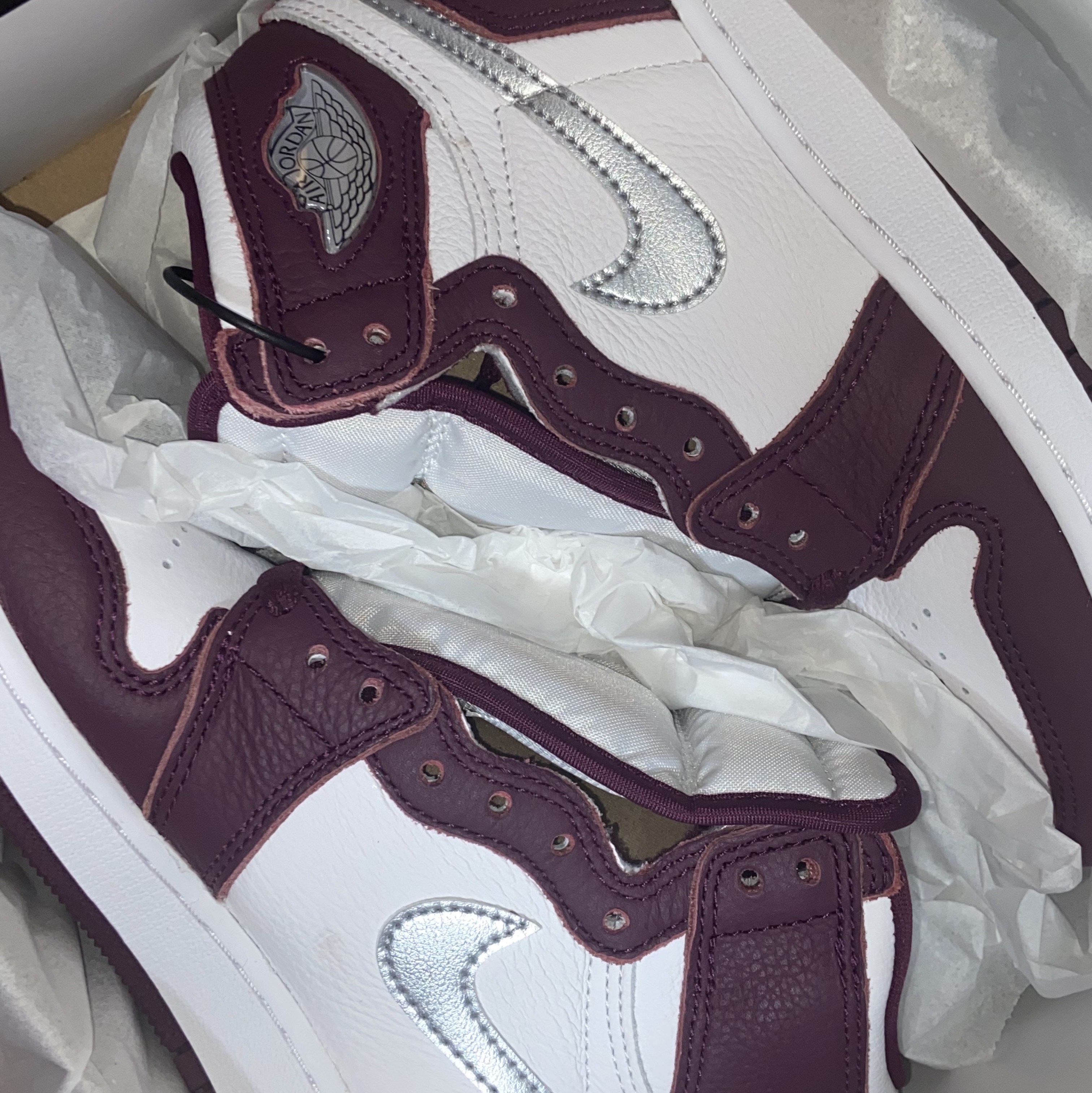 Jordan 1 Retro High OG Bordeaux 착용 스타일 - 2