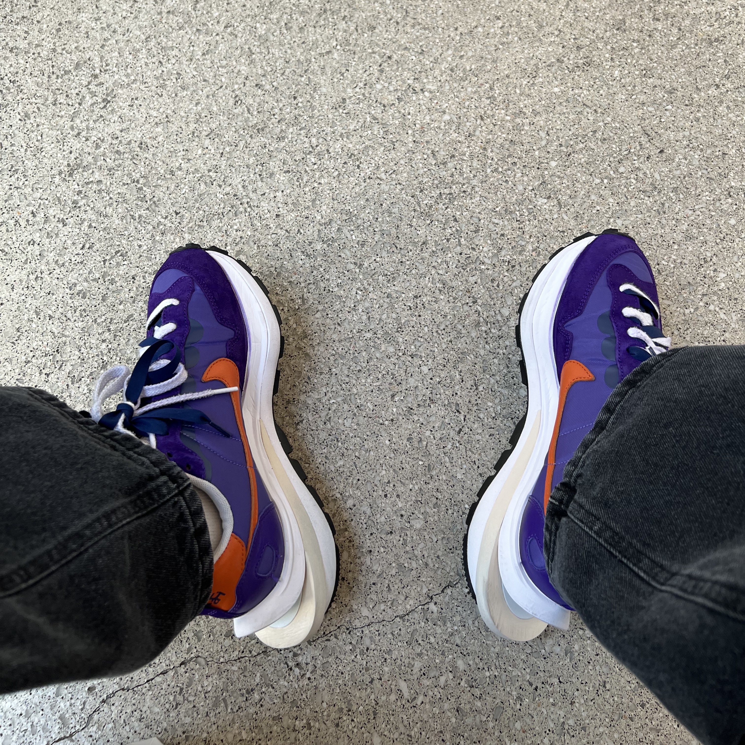 Nike x Sacai VaporWaffle Dark Iris 착용 스타일