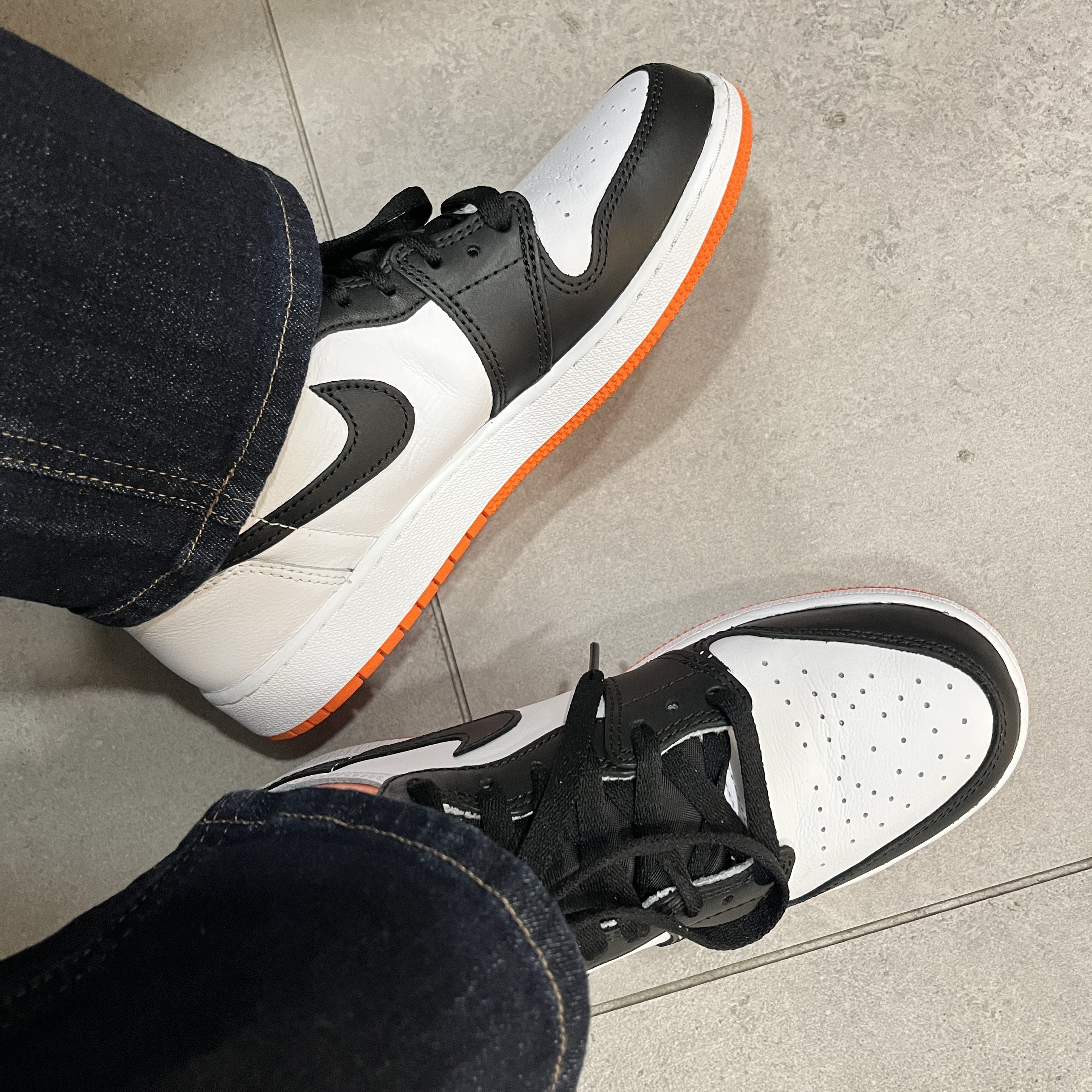 Jordan 1 Retro High OG Electro Orange 착용 스타일