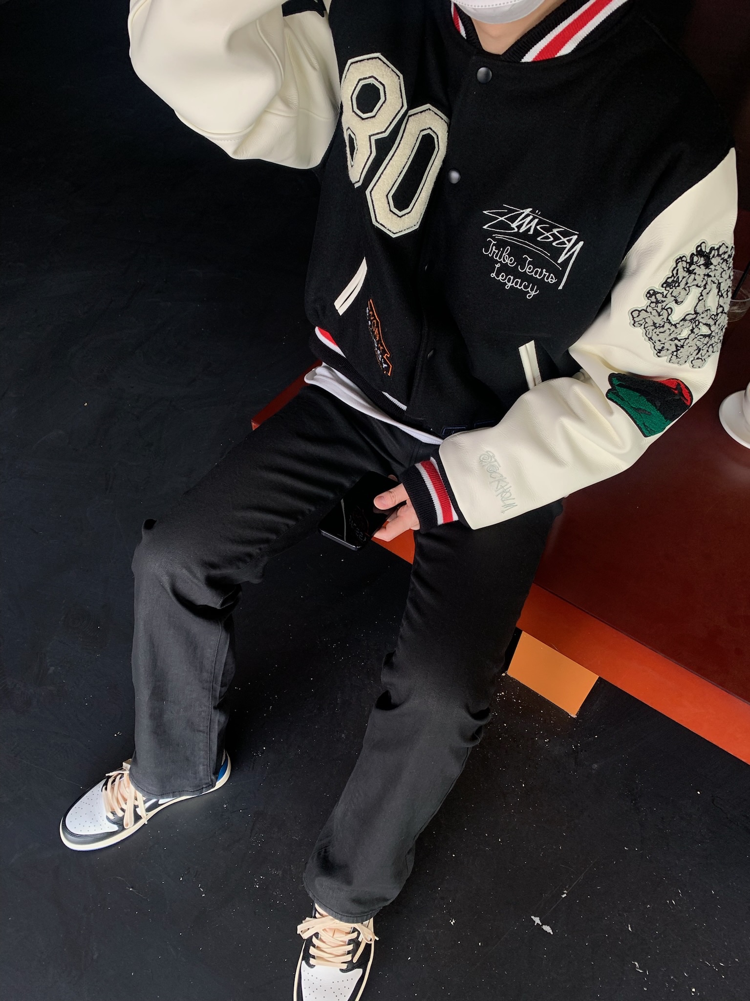 Stussy x Our Legacy x Denim Tears TTL Varsity Jacket Black, Jordan 1 x Travis Scott x Fragment Retro Low OG SP Military Blue 착용 스타일 - 2