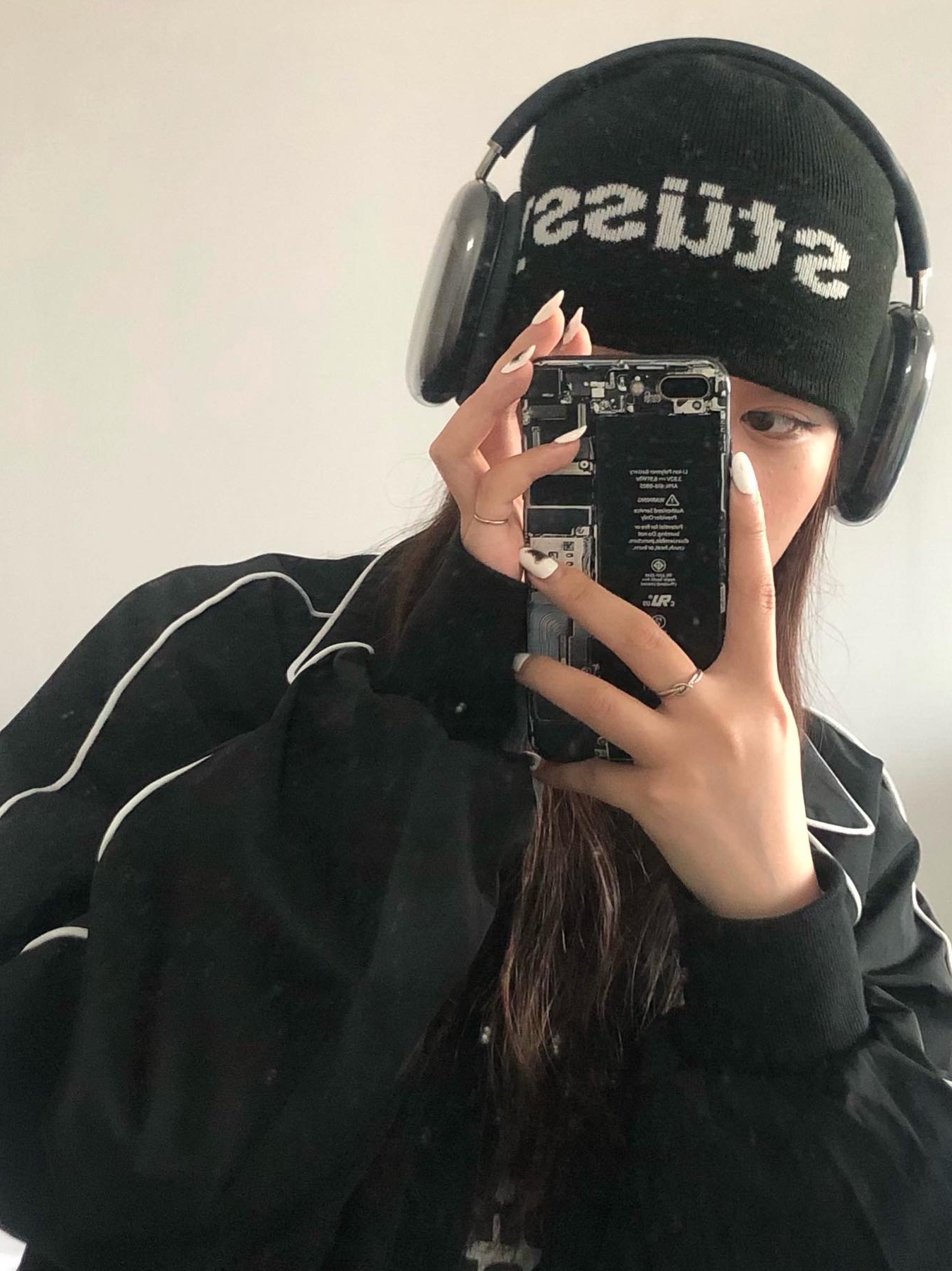 Stussy Helvetica Jacquard Beanie Black, Apple AirPods Max Lightning Space Gray (Korean Ver.) 착용 스타일 - 5