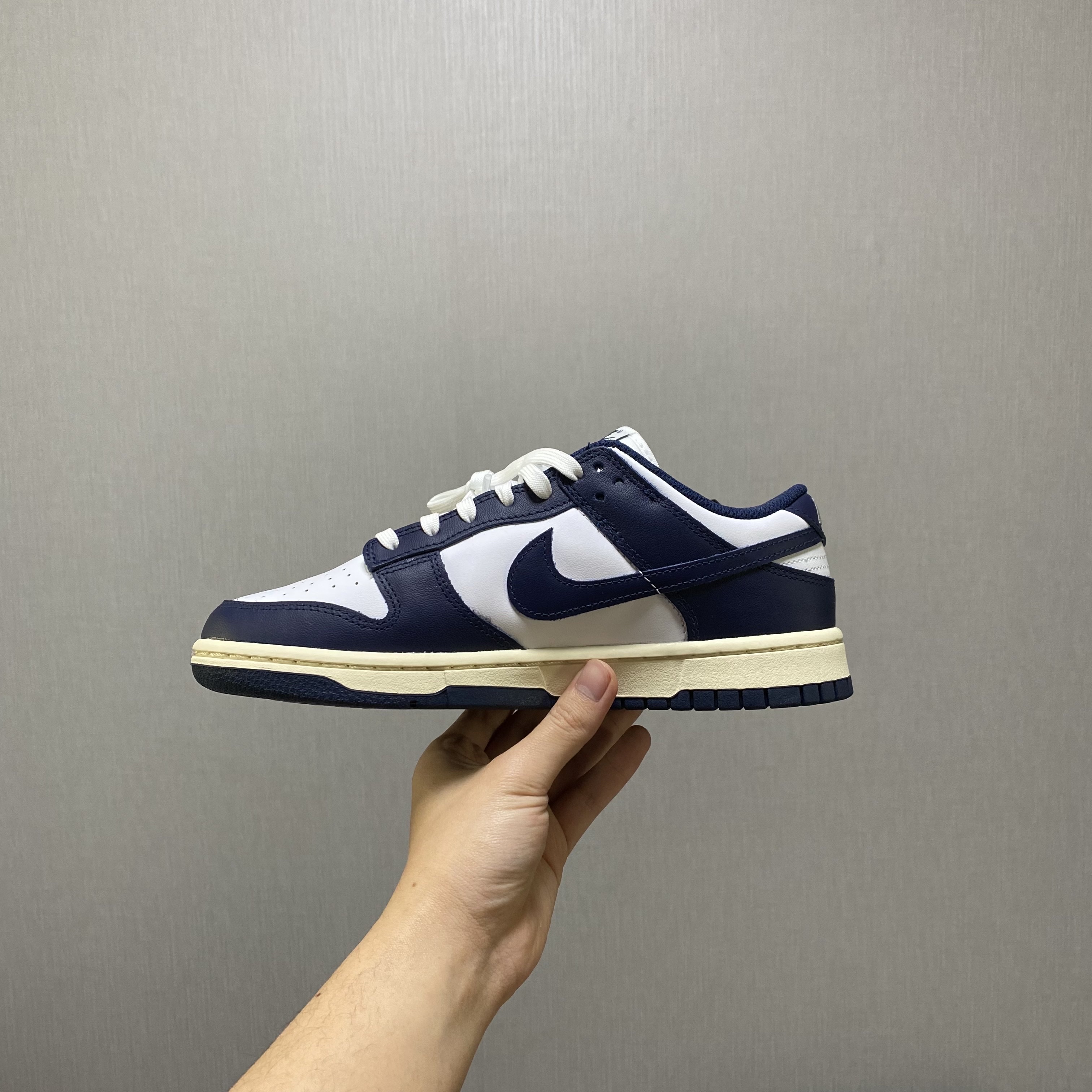 (W) Nike Dunk Low Vintage Midnight Navy 착용 스타일