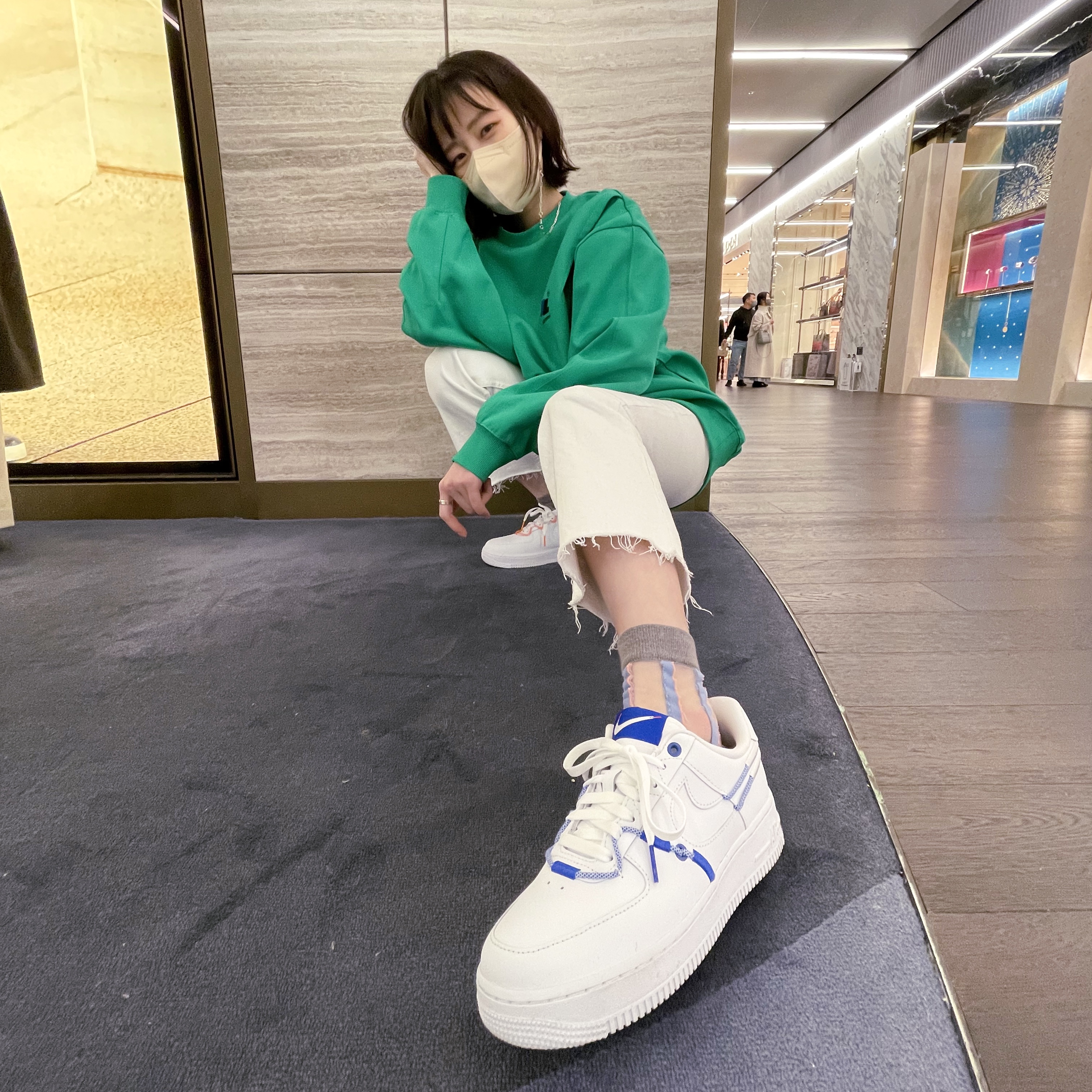(W) Nike Air Force 1 '07 LX White Safety Orange, Zara x Ader Error Oversize Sweatshirt Green 착용 스타일 - 1