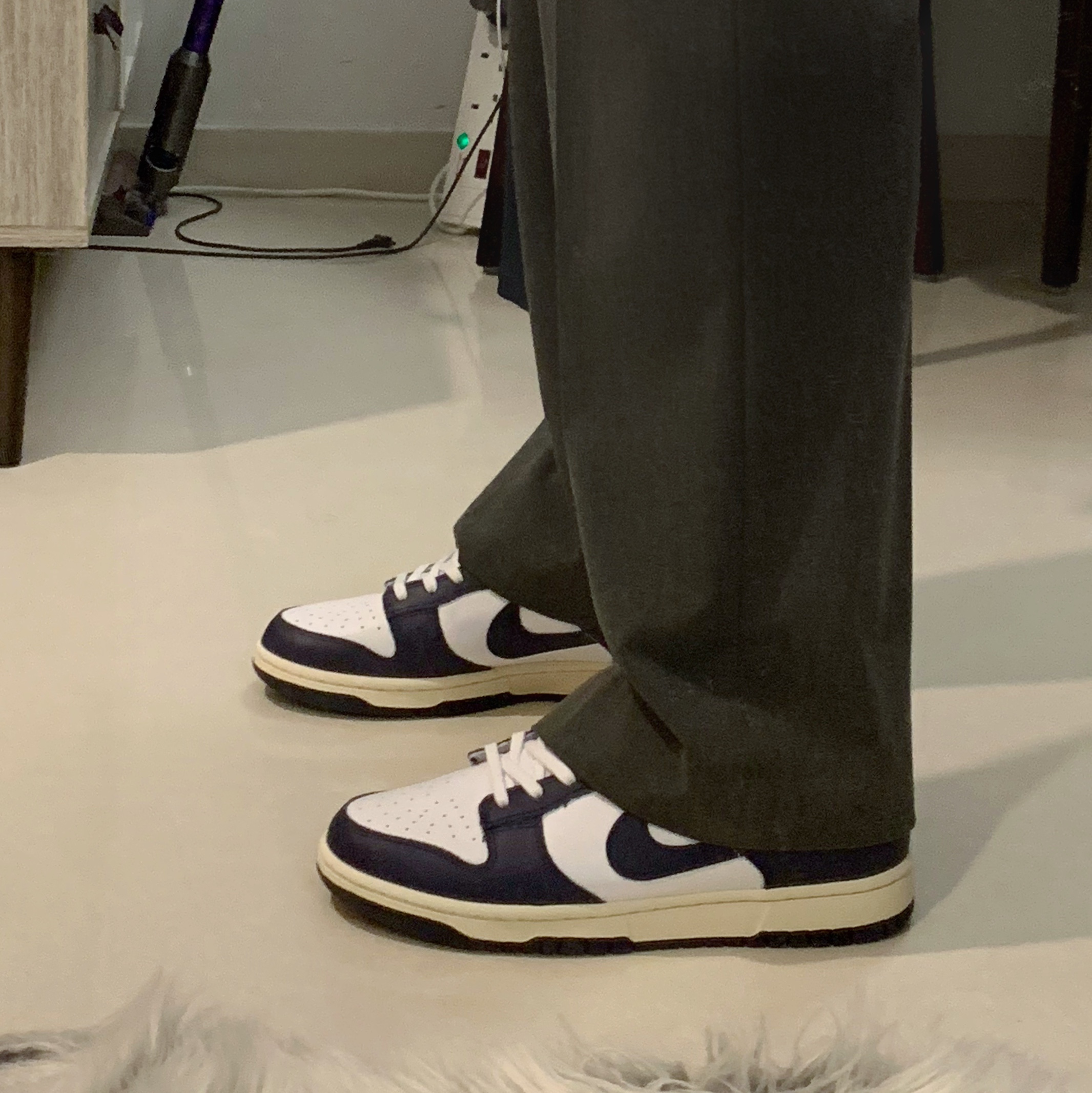 (W) Nike Dunk Low Vintage Midnight Navy 착용 스타일 - 3