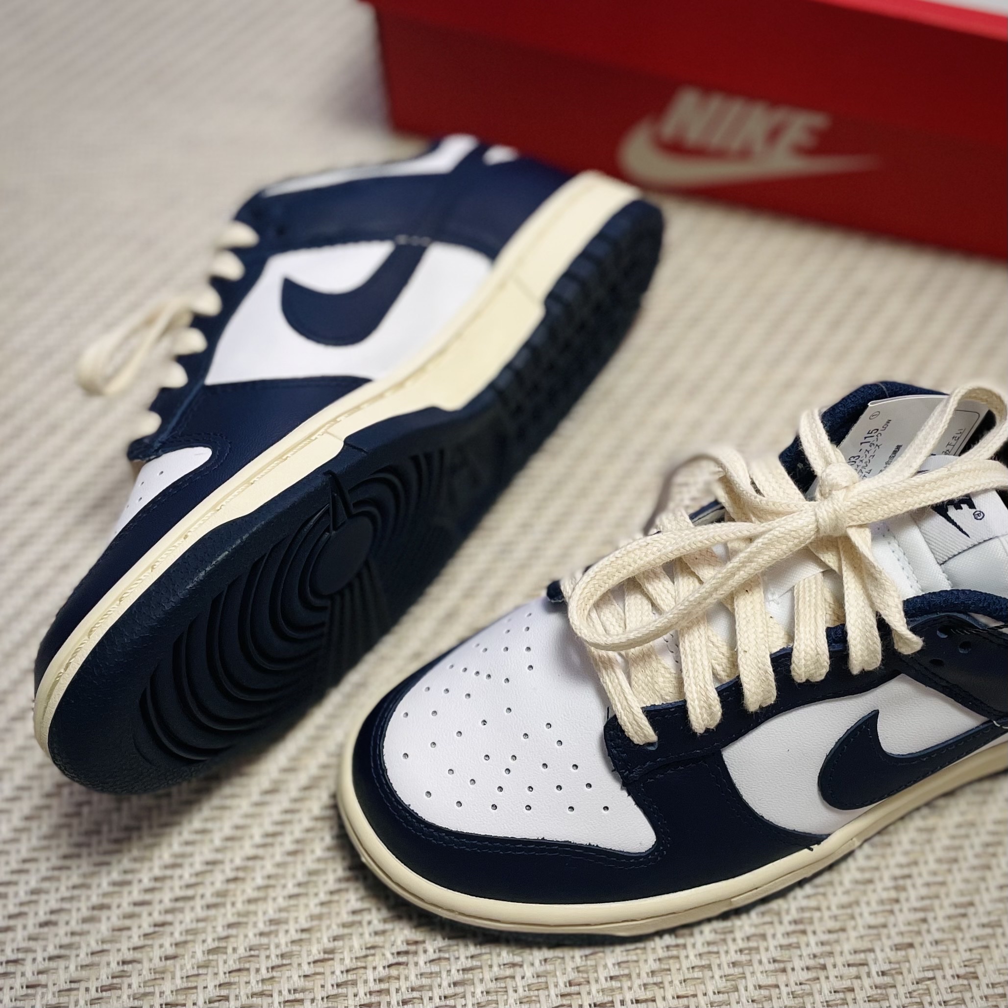 (W) Nike Dunk Low Vintage Midnight Navy 착용 스타일 - 2