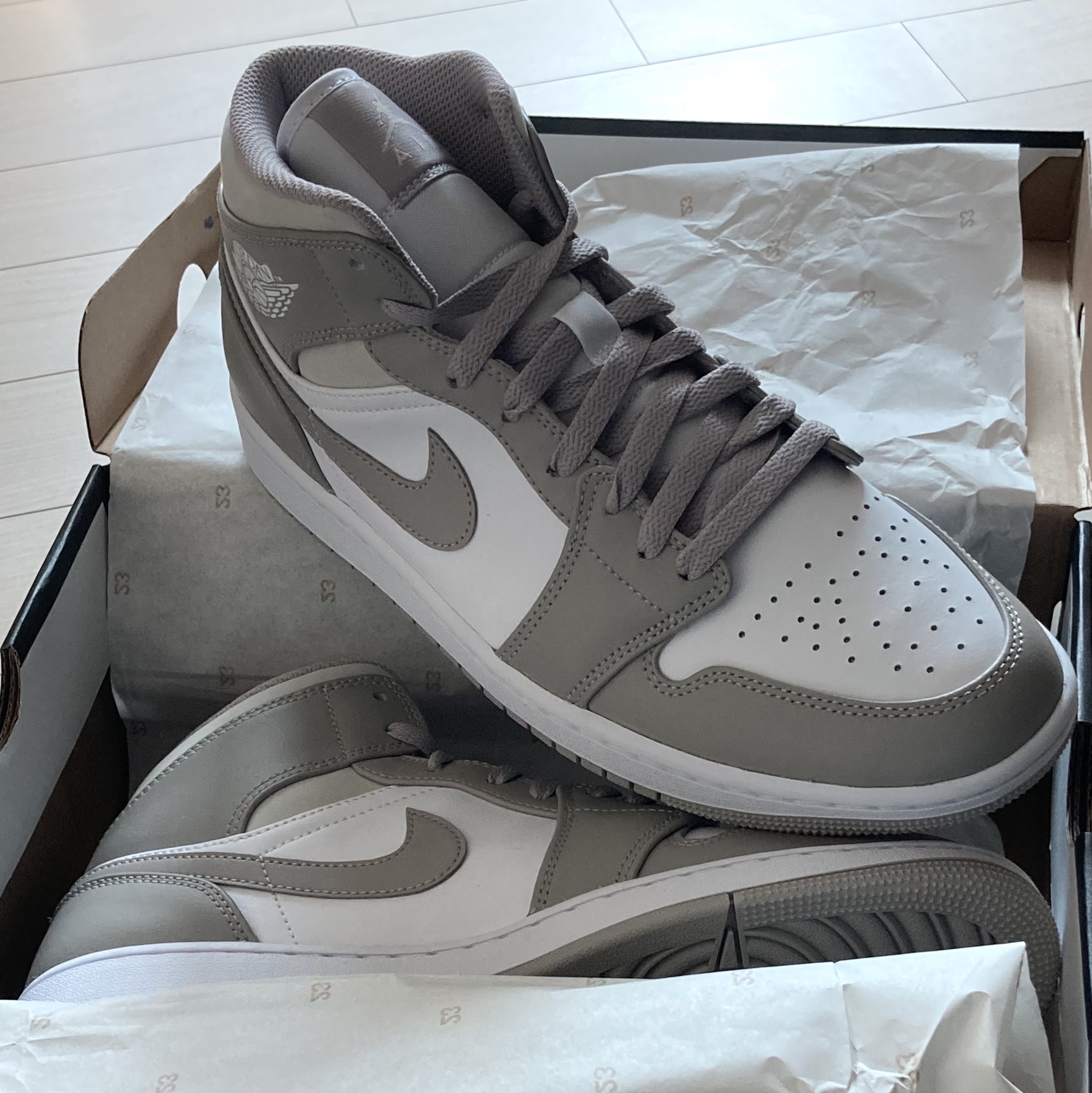 Jordan 1 Mid College Grey 착용 스타일