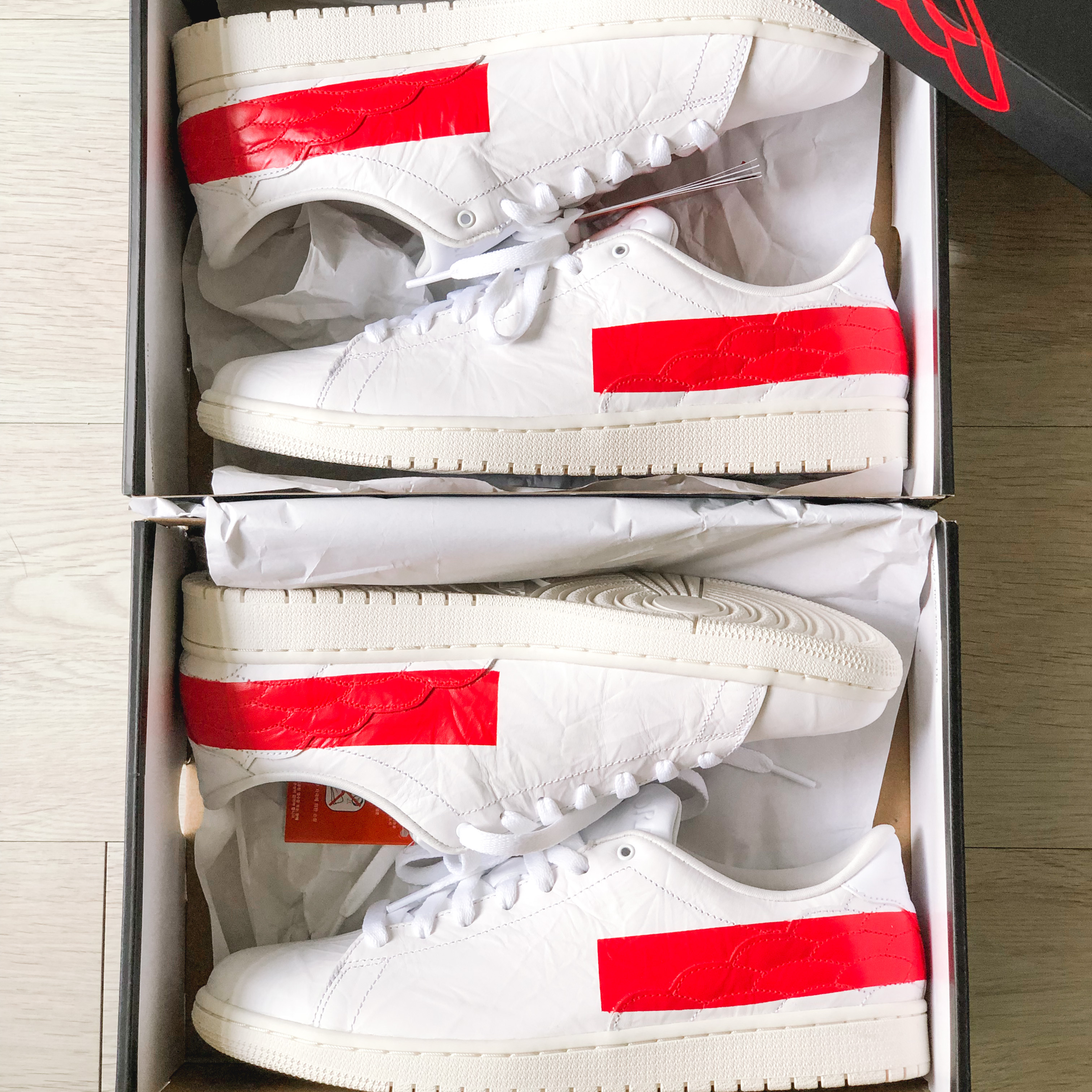 Jordan 1 Centre Court White University Red 착용 스타일 - 2