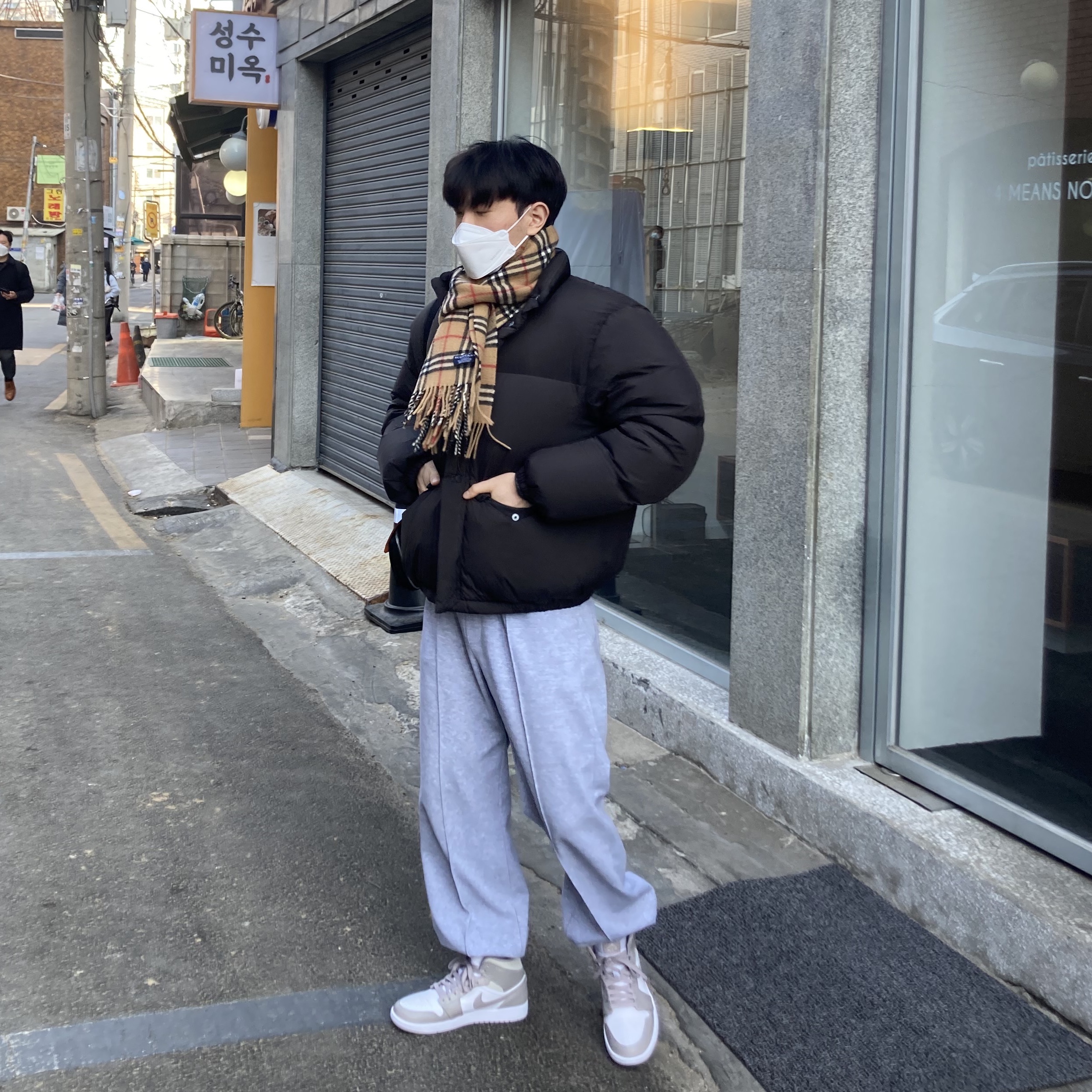 Jordan 1 Mid College Grey 착용 스타일