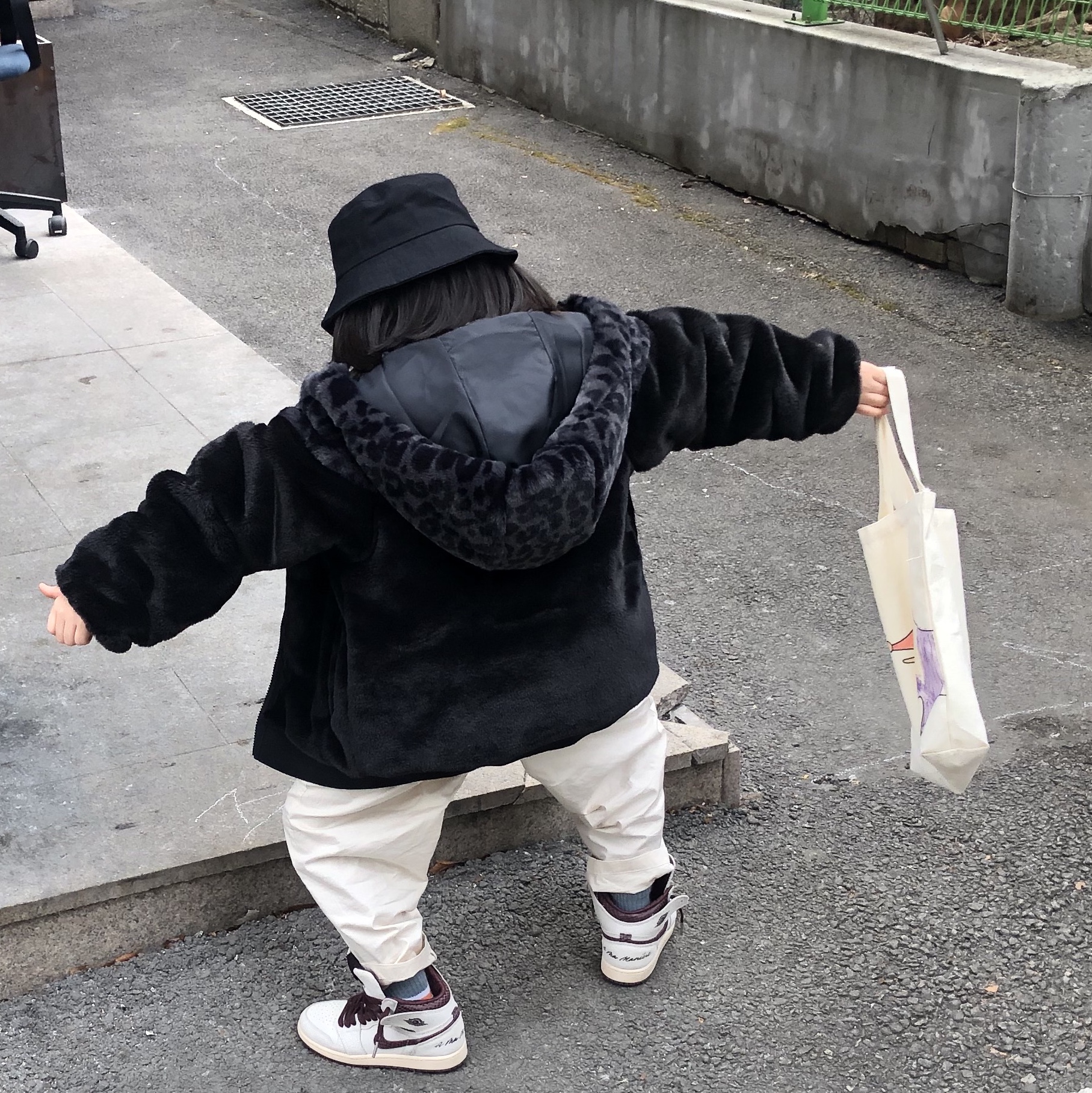 (PS) Jordan 1 x A Ma Maniere Retro High OG SP Burgundy and Sail, (PS) Jordan 1 Retro High OG Dark Marina Blue 착용 스타일 - 3