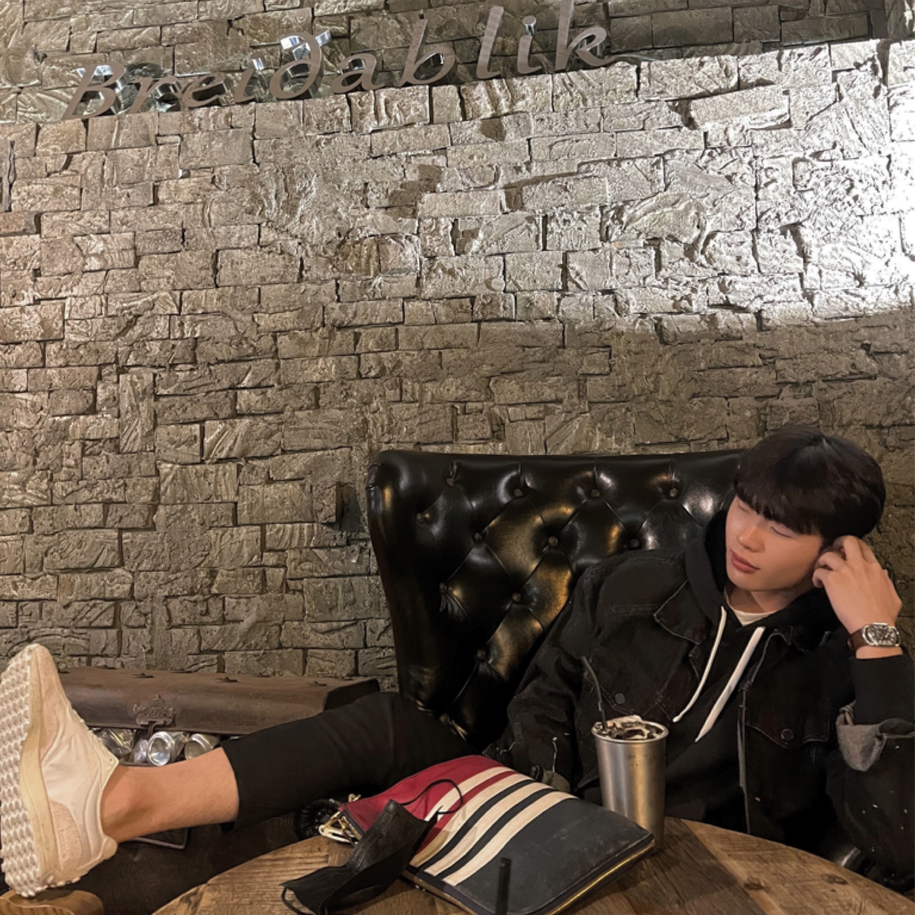 (W) New Balance 327 White Moonbeam 착용 스타일
