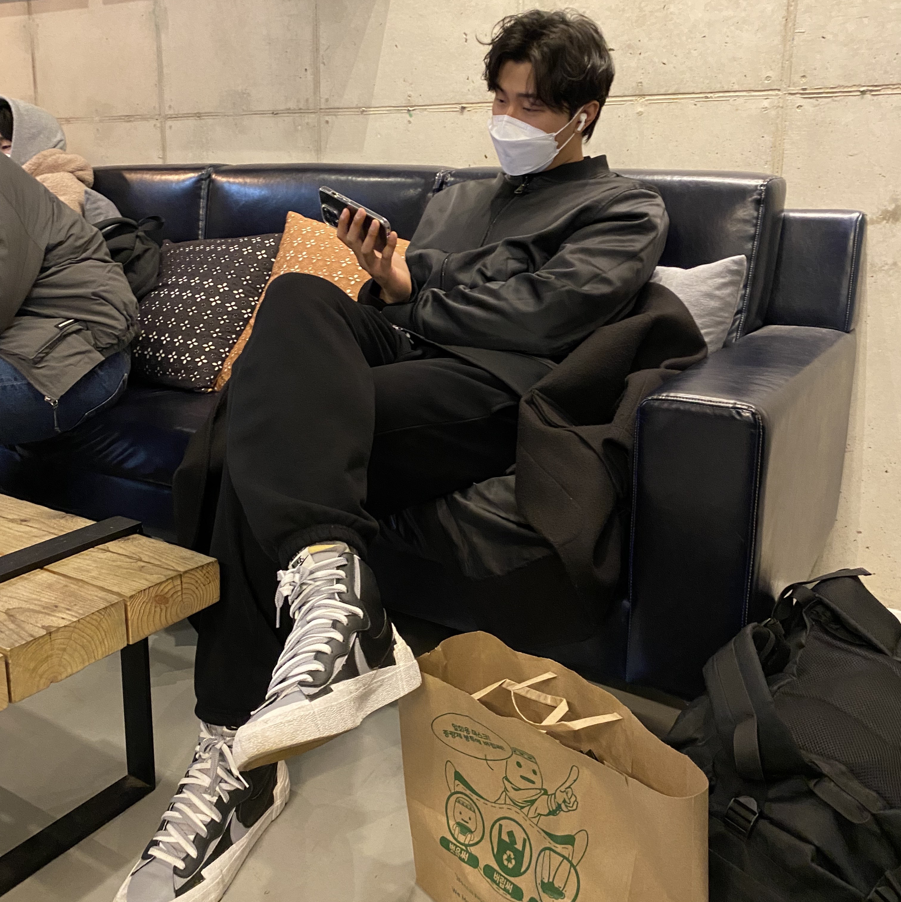 Nike x Sacai Blazer Mid Black Grey 착용 스타일