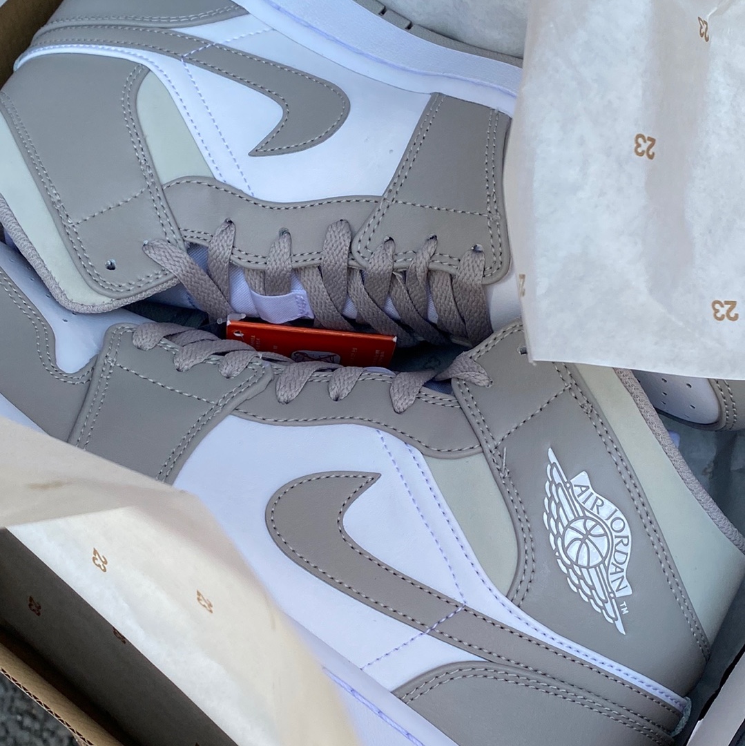 Jordan 1 Mid College Grey 착용 스타일 - 2