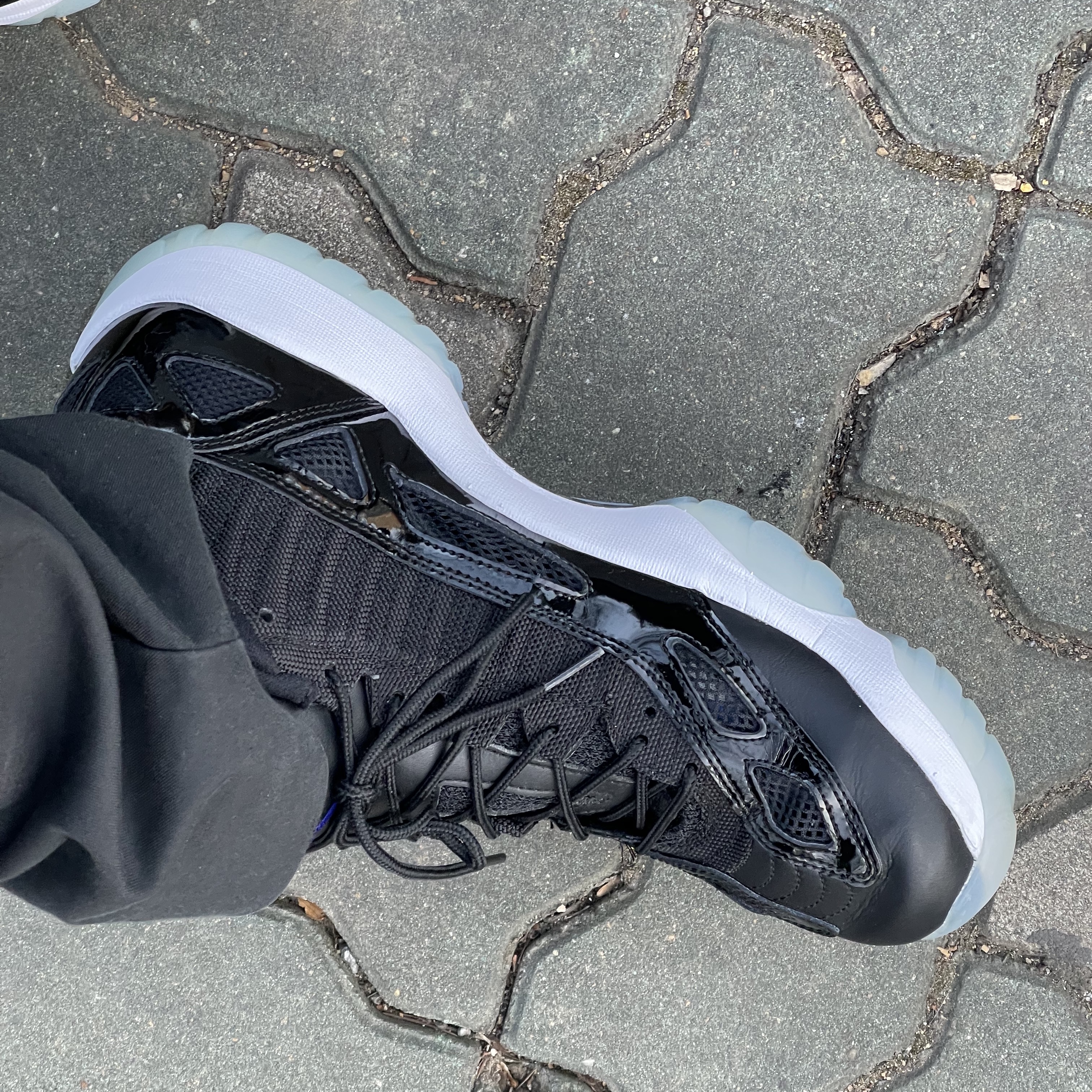 Jordan 11 Retro Low IE Space Jam 착용 스타일 - 3