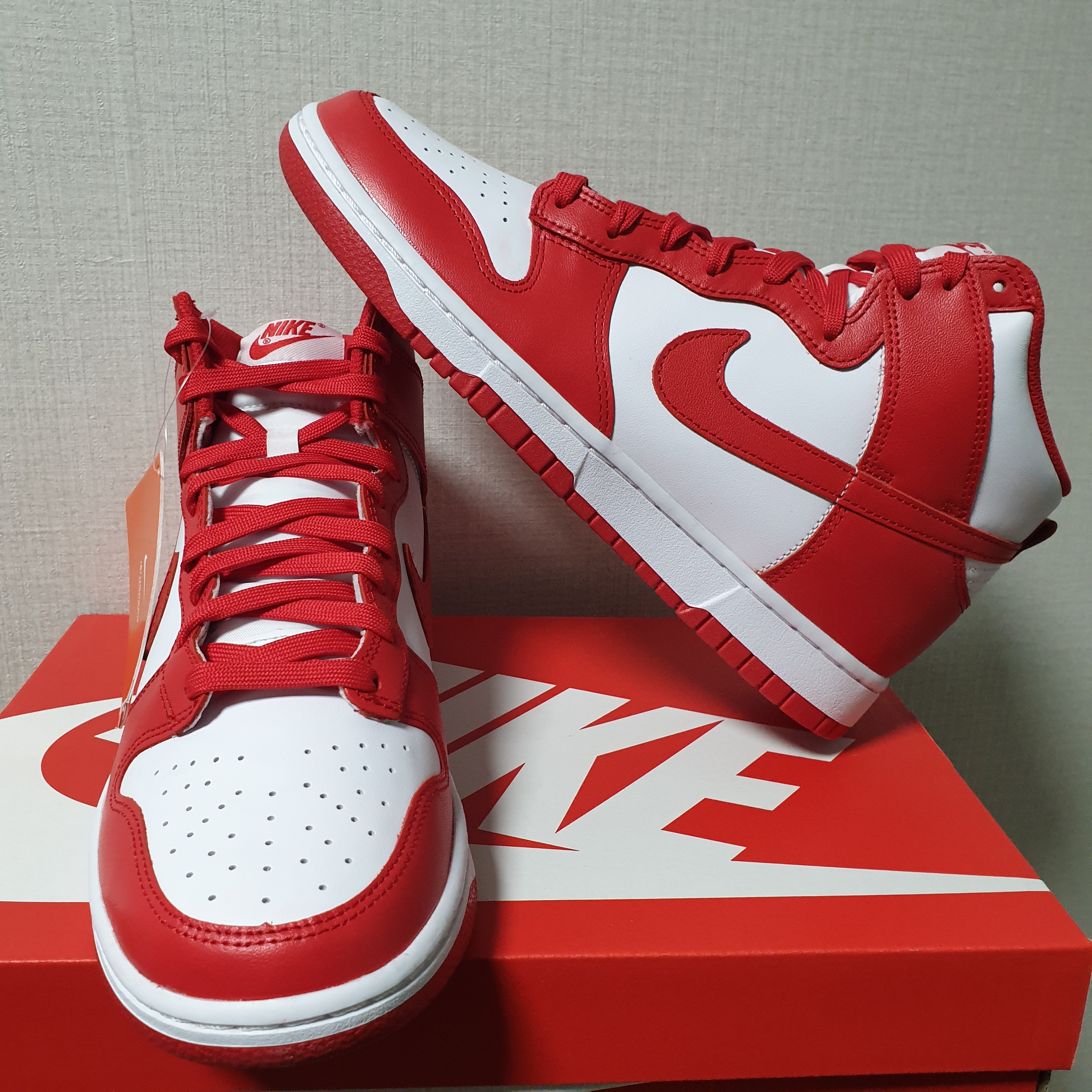 Nike Dunk High Retro Championship White and Red 착용 스타일