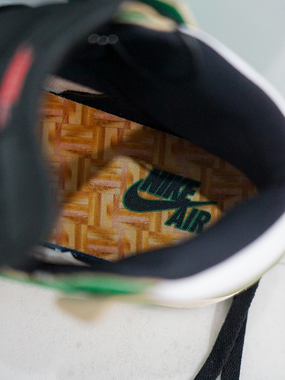 (W) Jordan 1 Retro High OG Lucky Green 착용 스타일 - 2