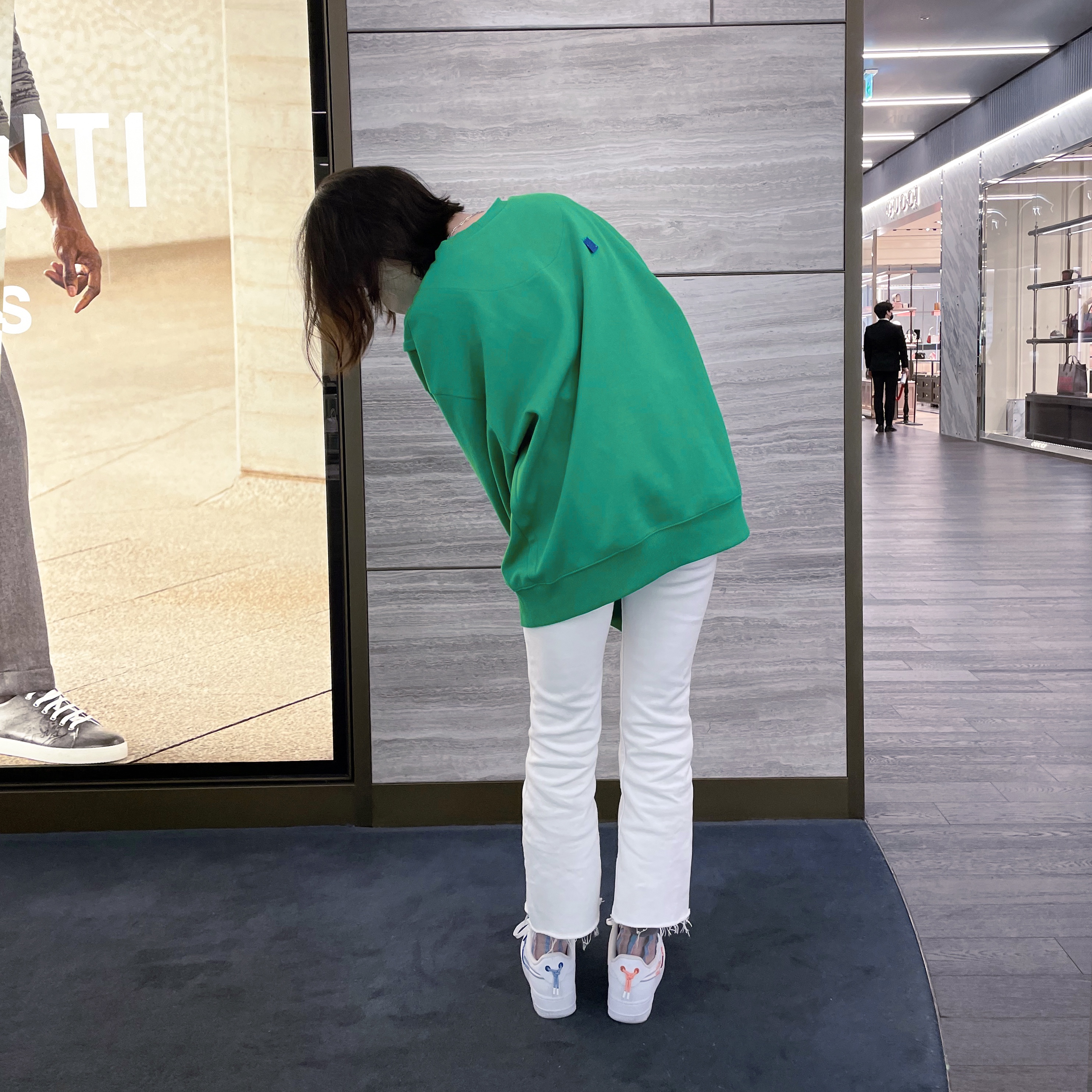 (W) Nike Air Force 1 '07 LX White Safety Orange, Zara x Ader Error Oversize Sweatshirt Green 착용 스타일 - 3
