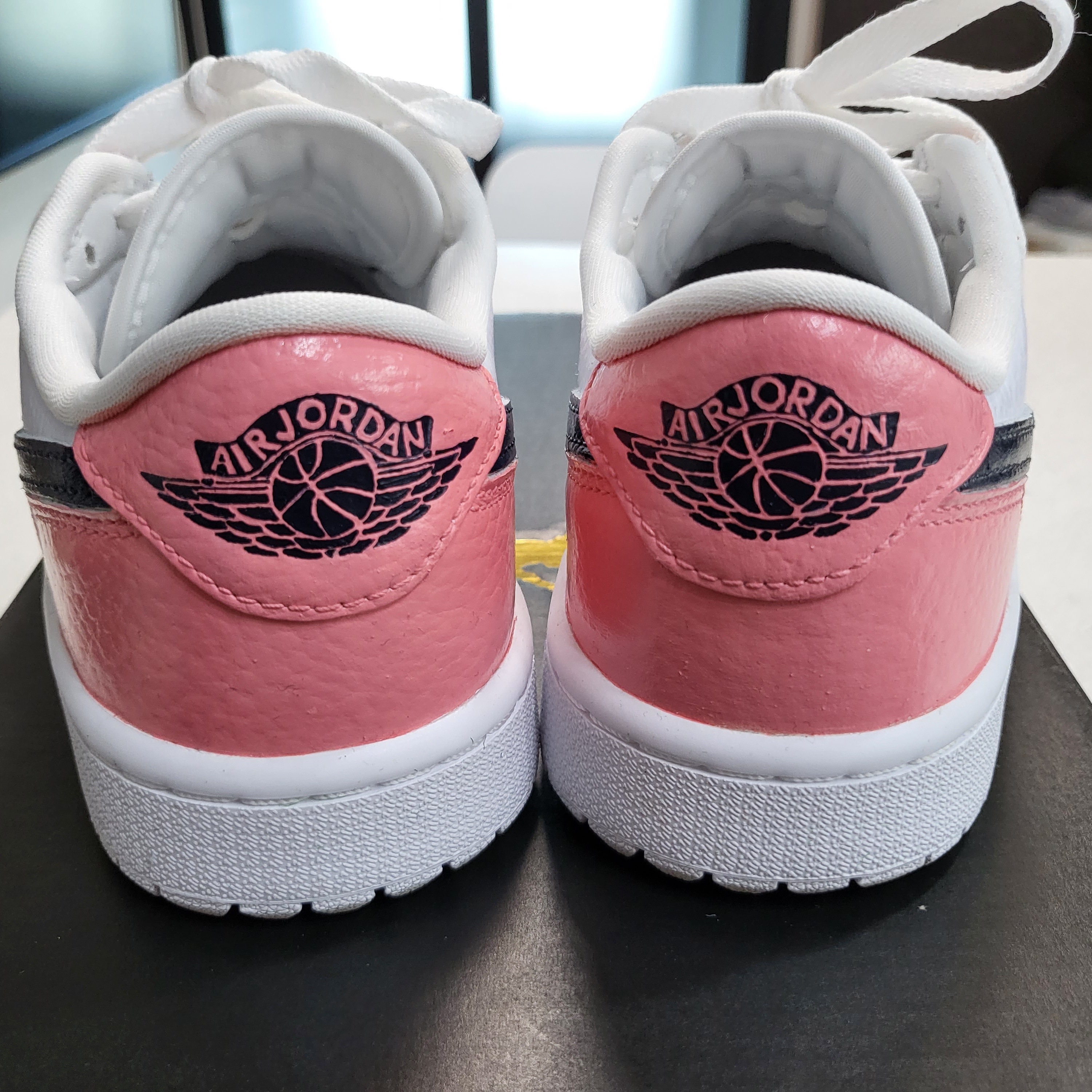 Jordan 1 Low Golf Triple White 착용 스타일 - 3