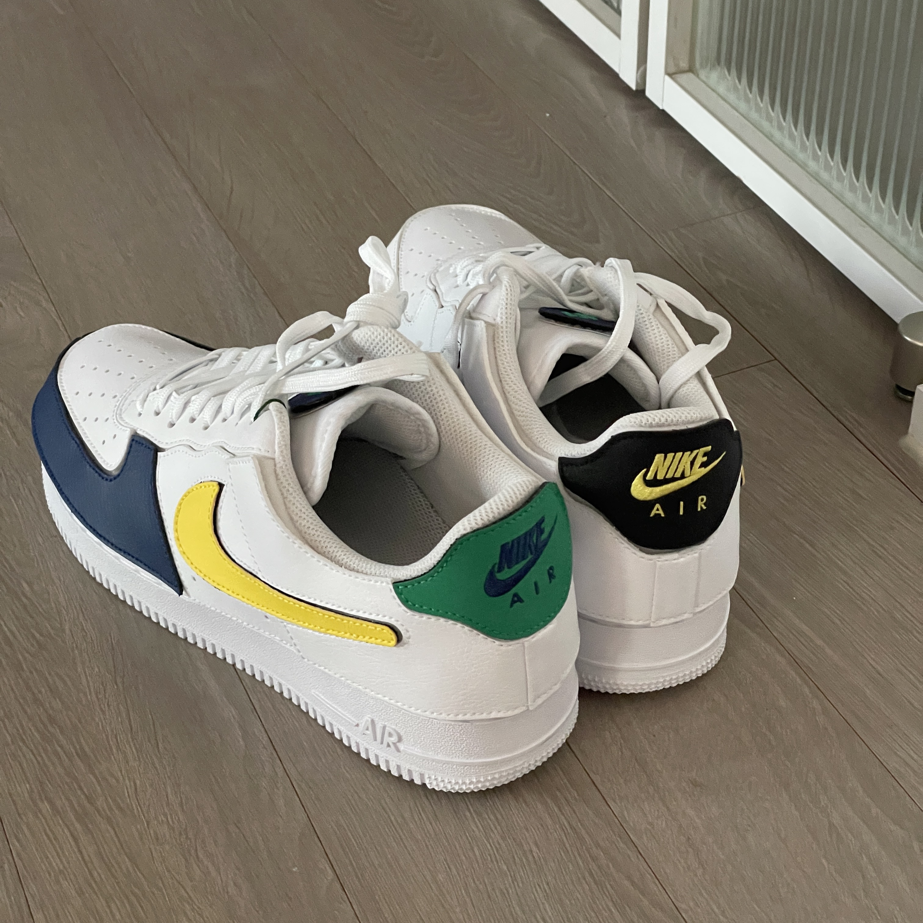 Nike Air Force 1/1 Triple White, Nike Air Force 1/1 Multi-Color 착용 스타일 - 1