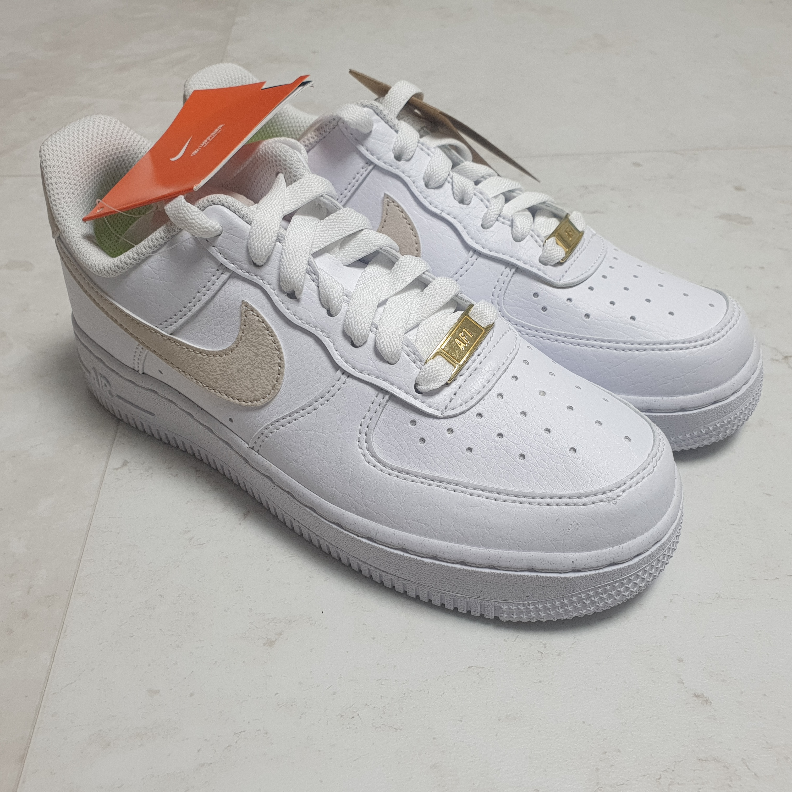(W) Nike Air Force 1 '07 Next Nature Light Orewood Brown 착용 스타일 - 1