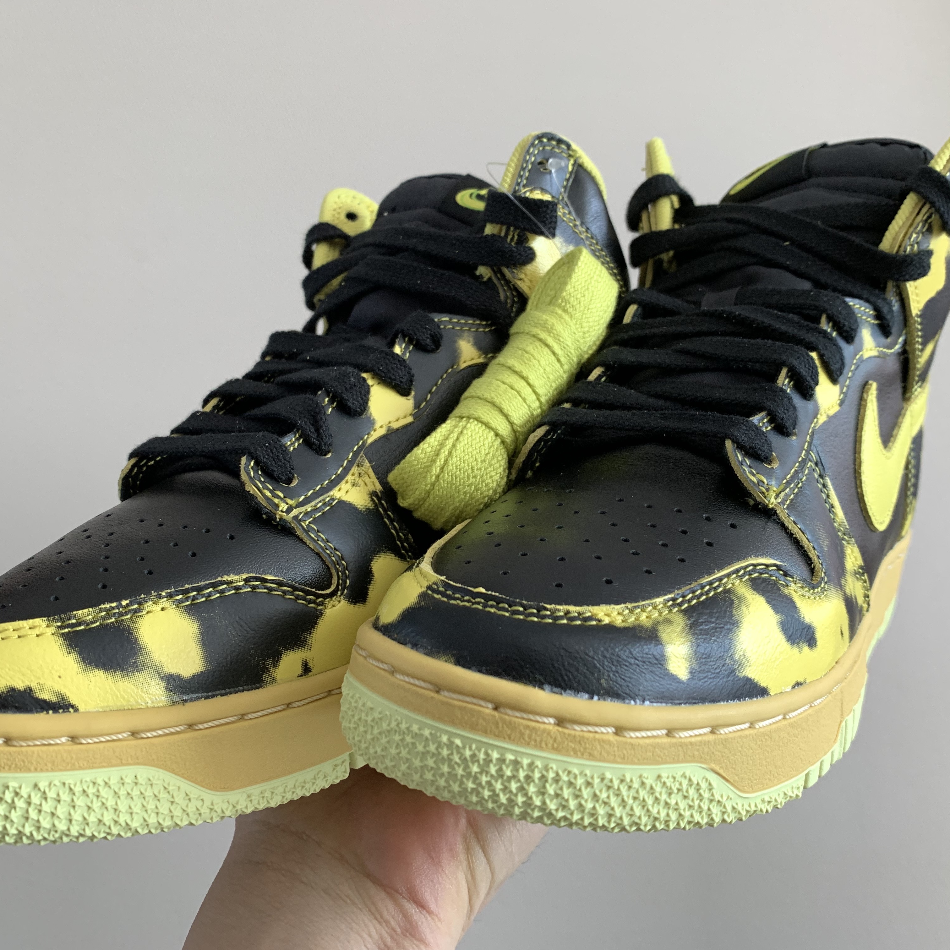 Nike Dunk High 1985 SP Yellow Acid Wash 착용 스타일 - 4