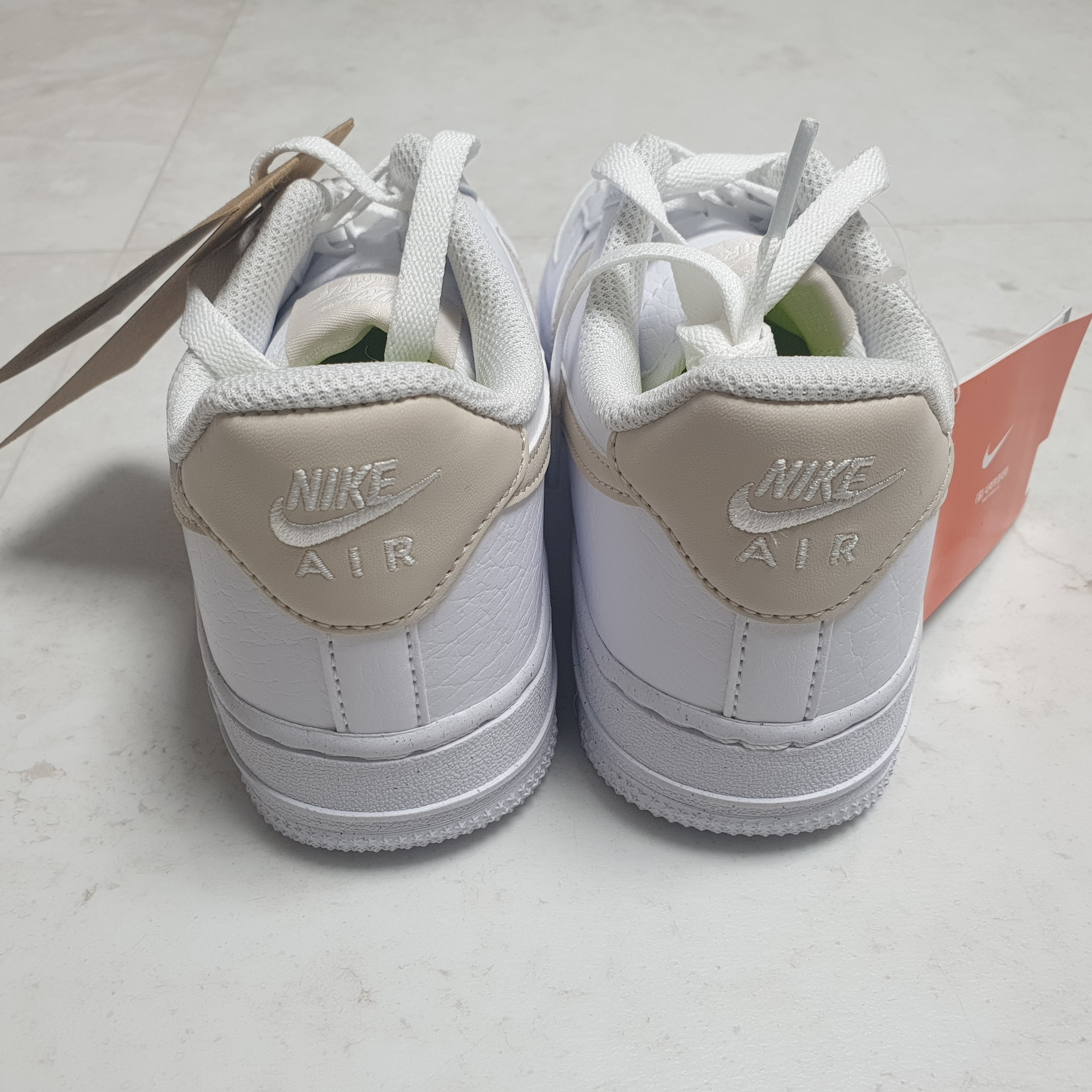 (W) Nike Air Force 1 '07 Next Nature Light Orewood Brown 착용 스타일 - 3