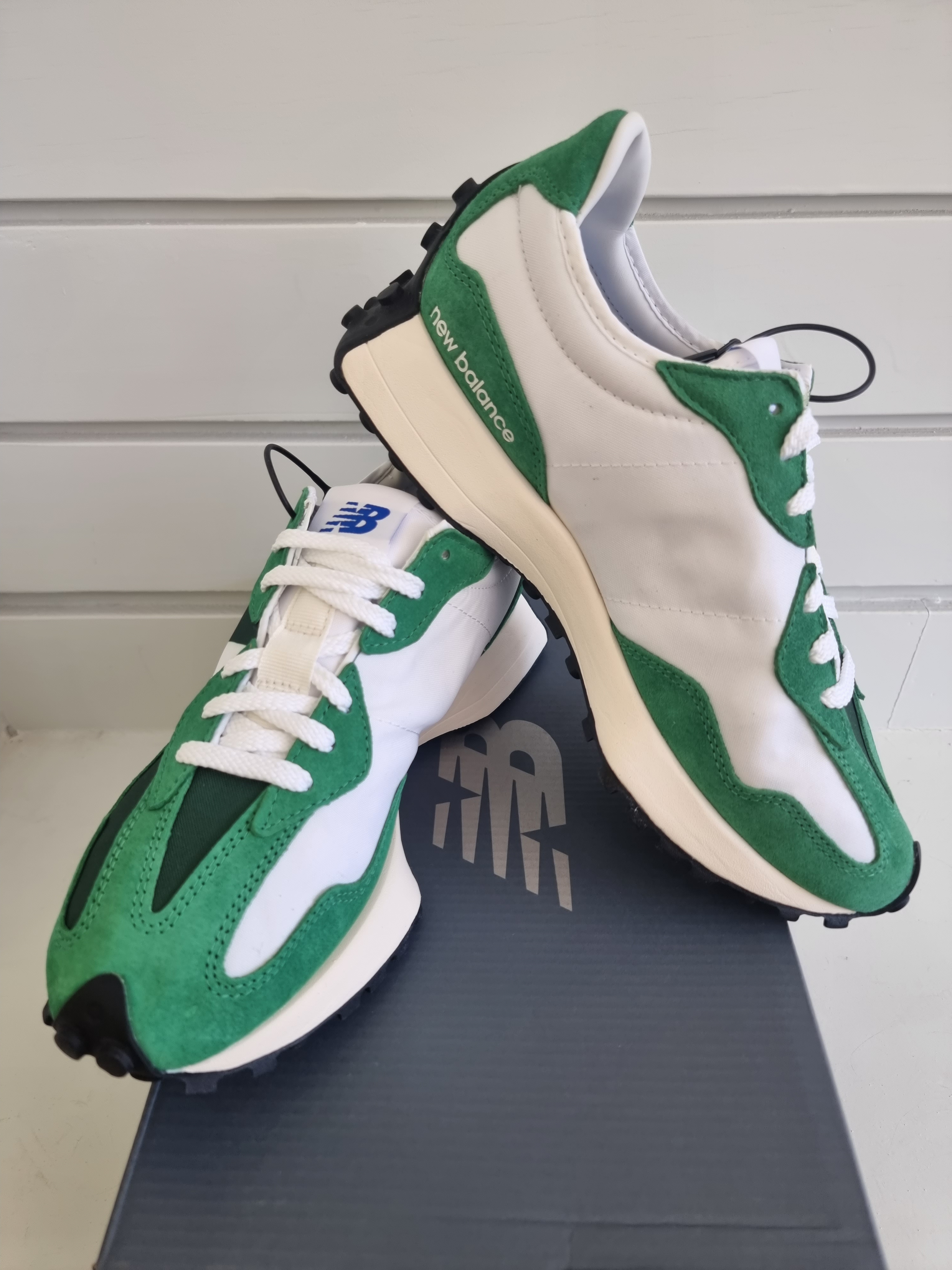 New Balance 327 Varsity Green 착용 스타일 - 2