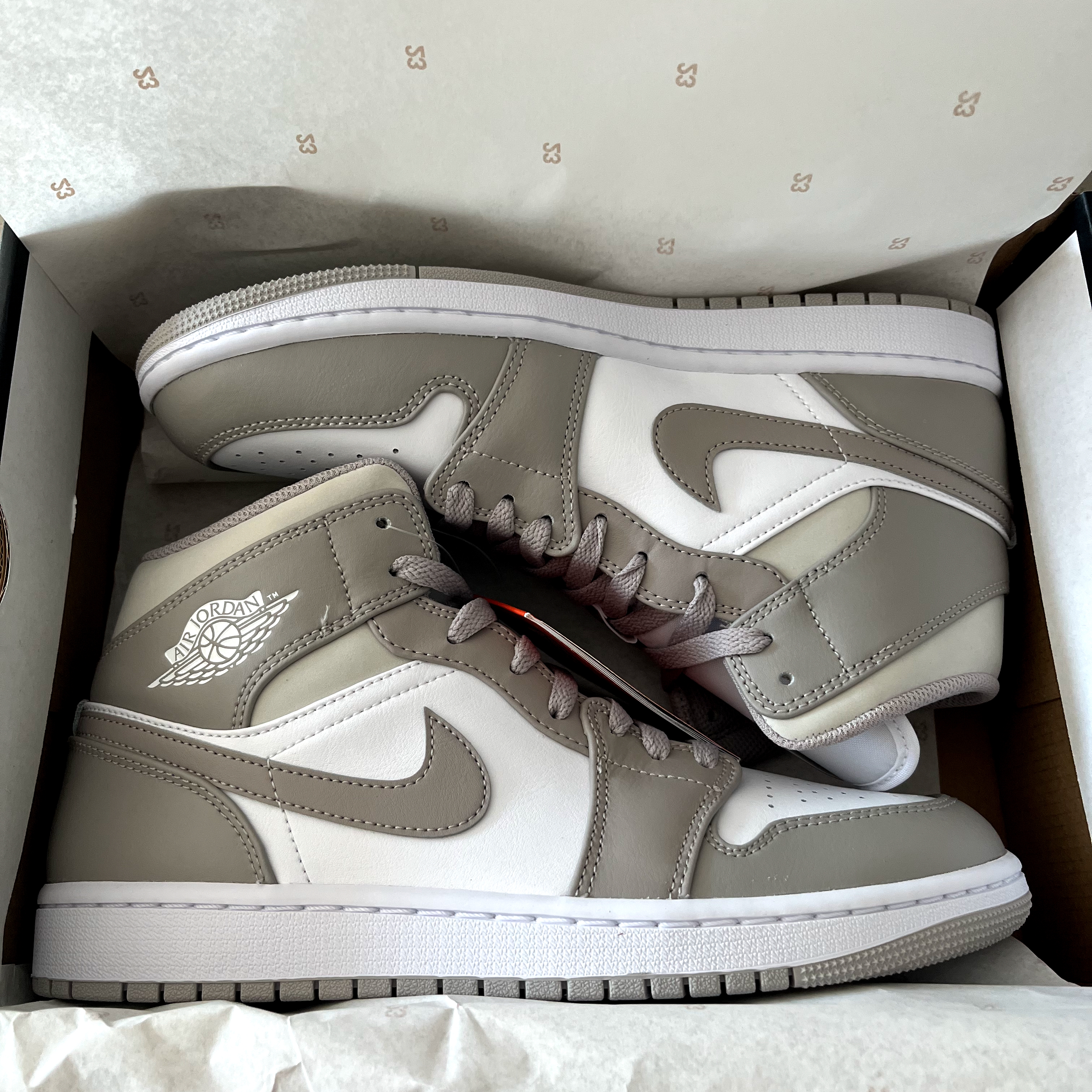 Jordan 1 Mid College Grey 착용 스타일 - 2