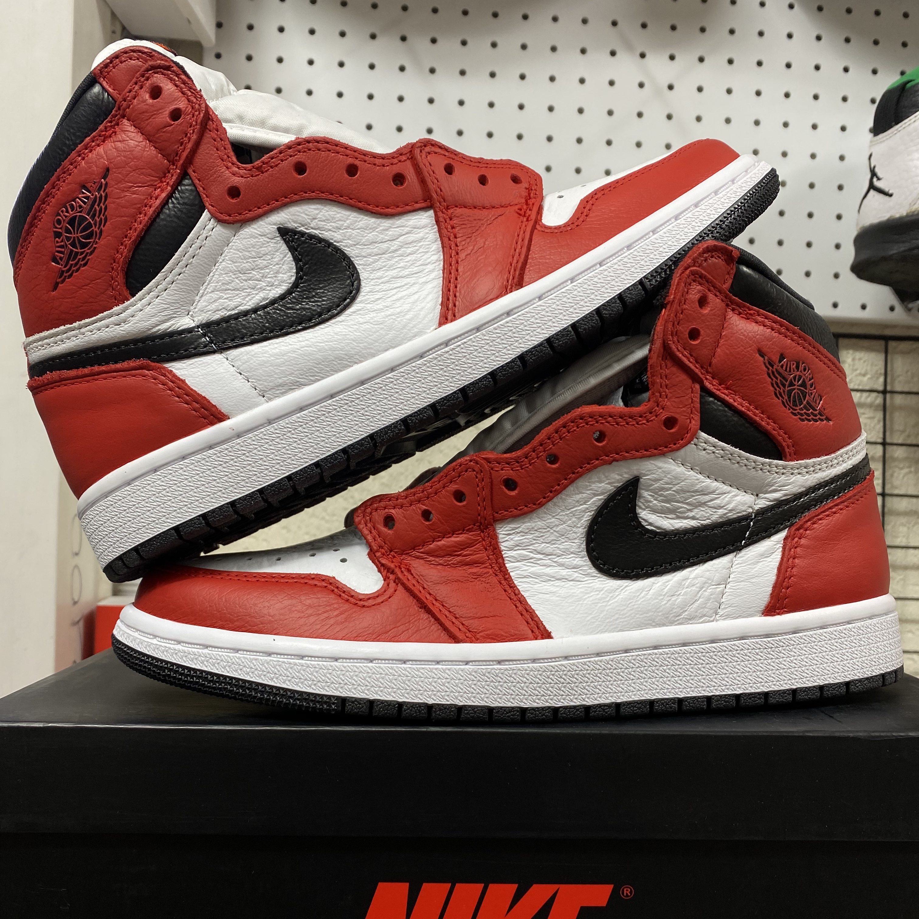 Jordan 1 Retro High OG Light Fusion Red 착용 스타일