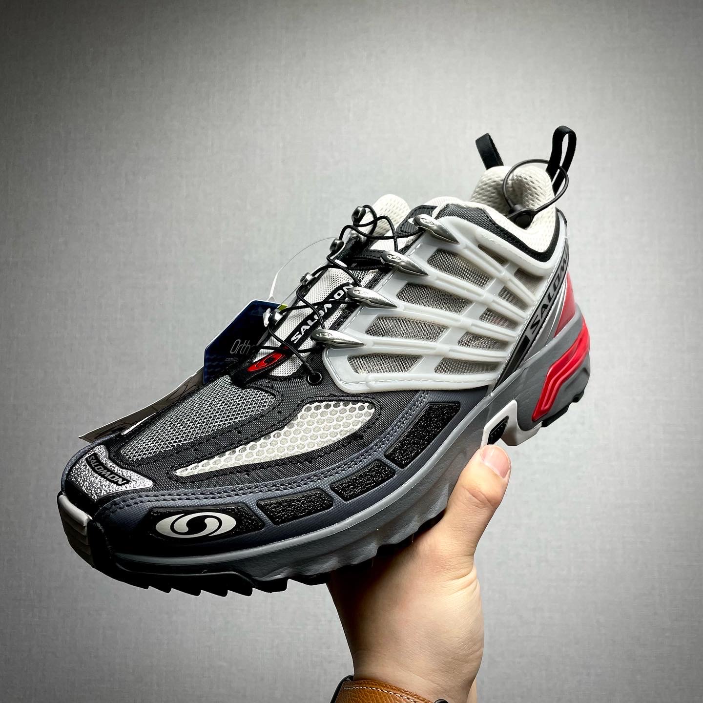 Salomon ACS Pro ADV Lunar Rock Goji 착용 스타일 - 1