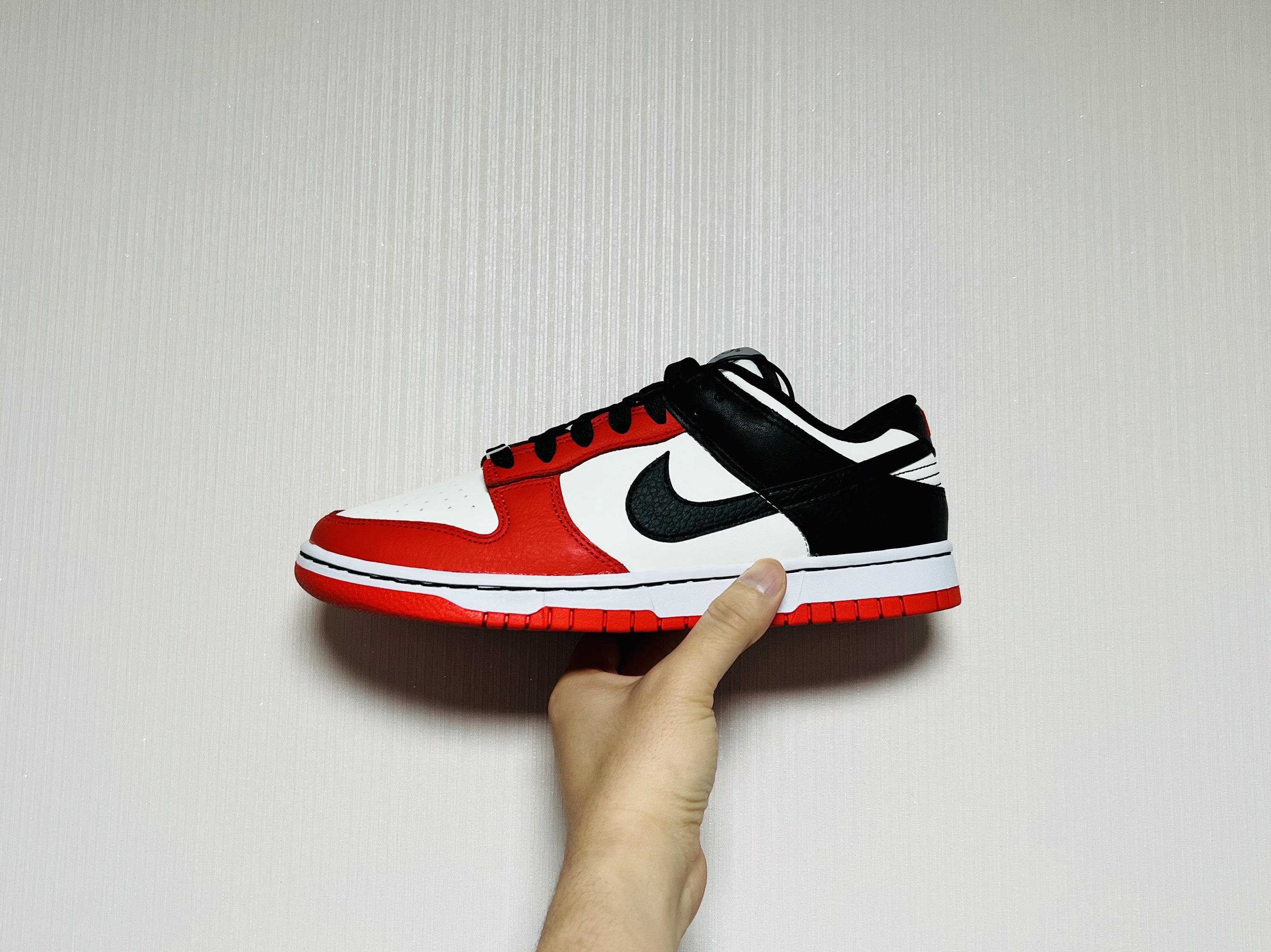 Nike x NBA Dunk Low Retro EMB Black and Chile Red 착용 스타일