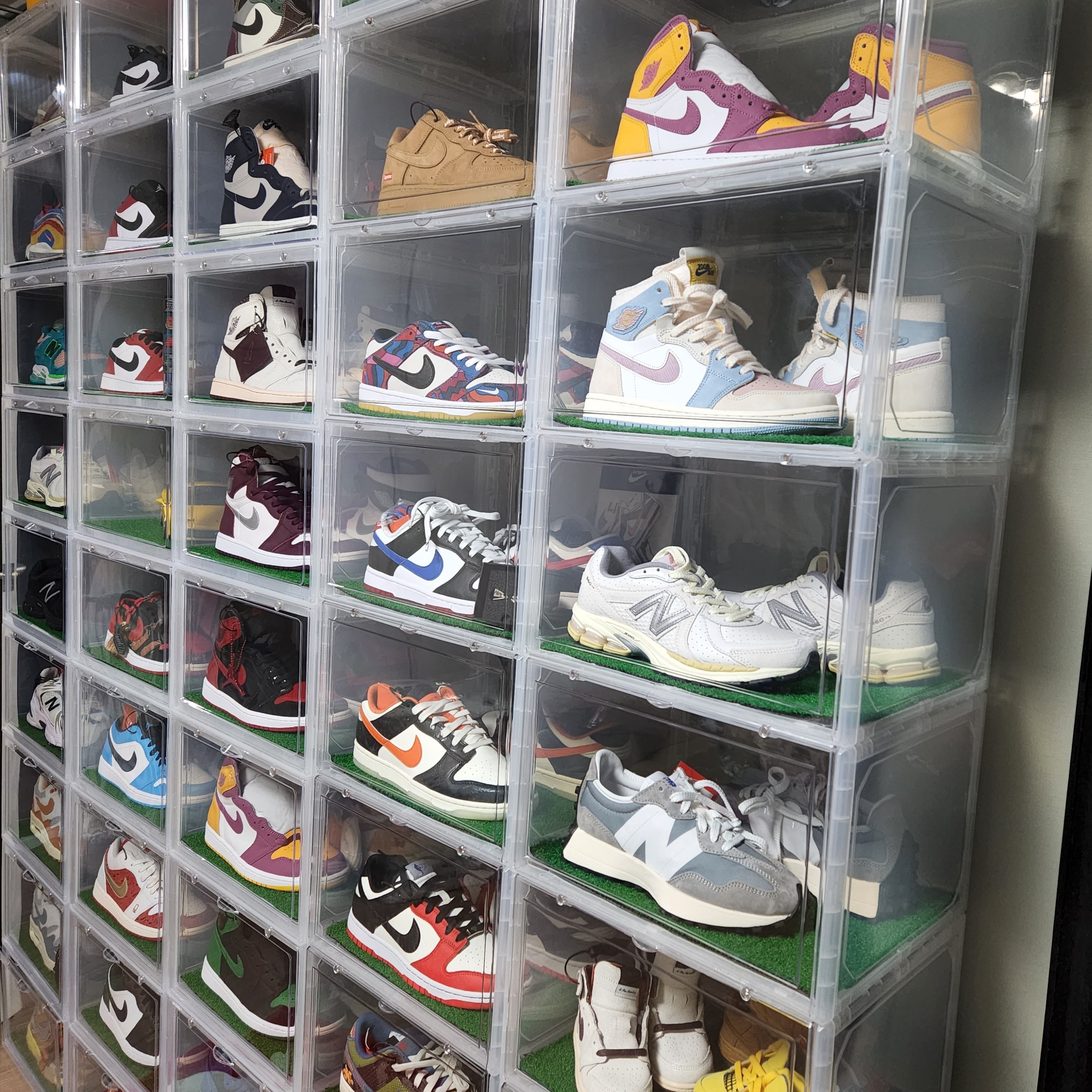 (W) Jordan 1 Zoom Air CMFT Pink Oxford Plum Fog, (GS) Jordan 1 Retro High OG University Gold Light Bordeaux 착용 스타일